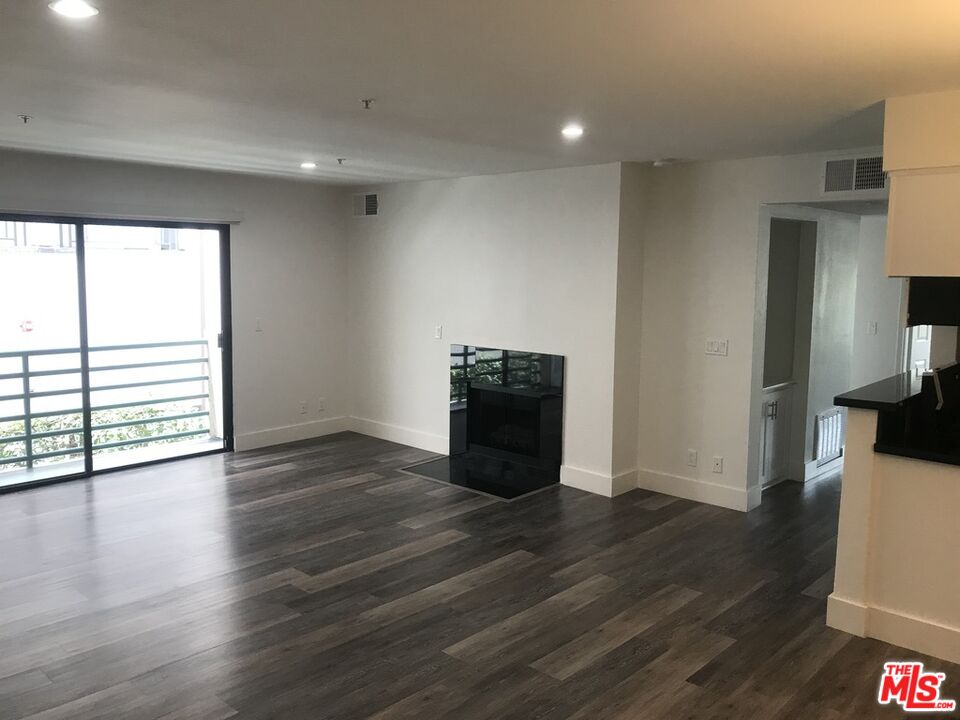 West Hollywood, California, 90069, United States, 40 Bedrooms Bedrooms, ,40 BathroomsBathrooms,Residential,Active,1929919