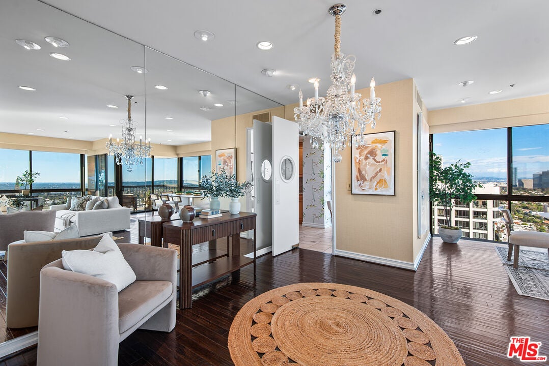 Los Angeles, California, 90024, United States, 3 Bedrooms Bedrooms, ,4 BathroomsBathrooms,Residential,Active,2009848