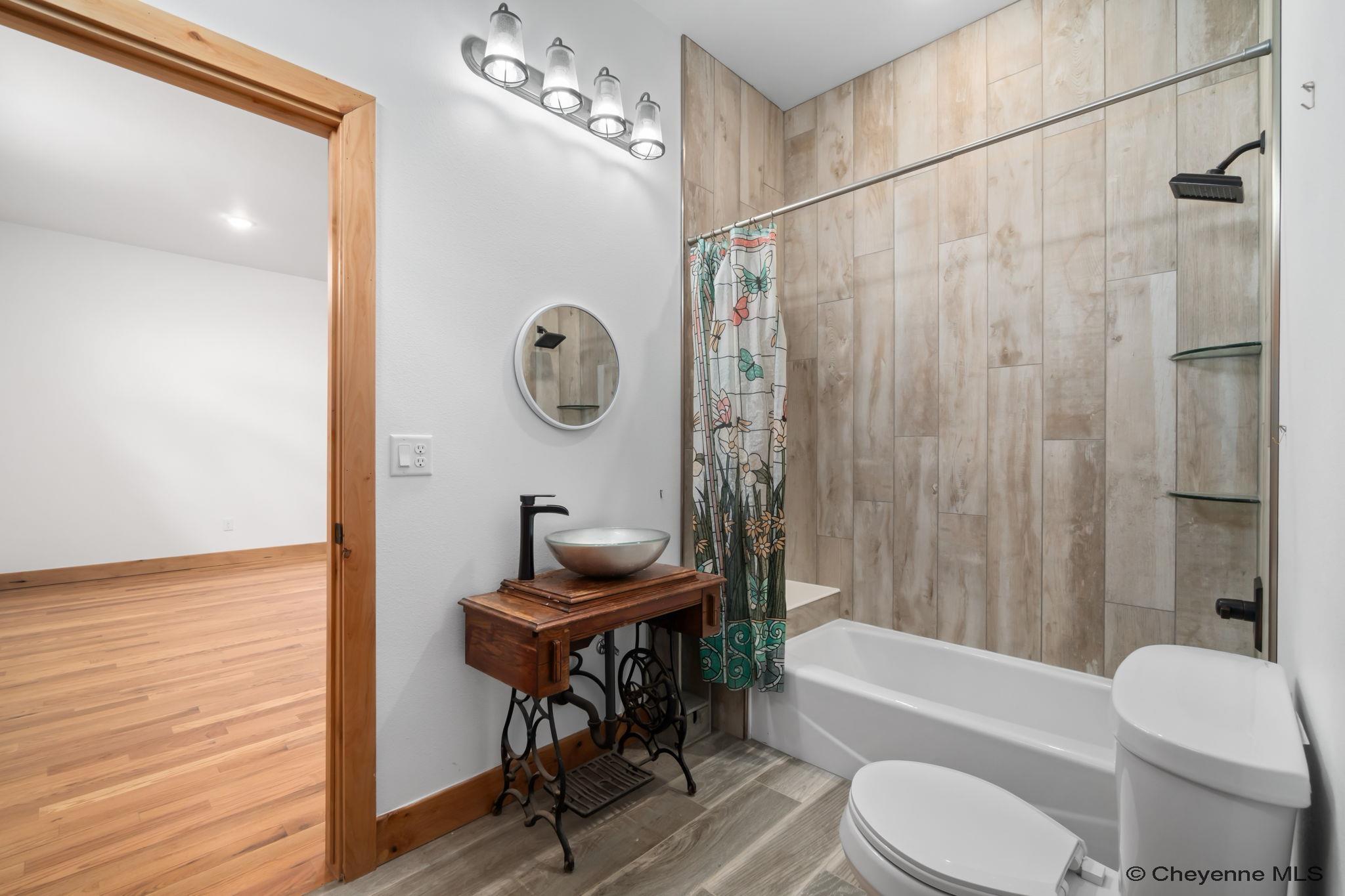 Cheyenne, Wyoming, 82009, United States, 5 Bedrooms Bedrooms, ,6 BathroomsBathrooms,Residential,Active,1799325