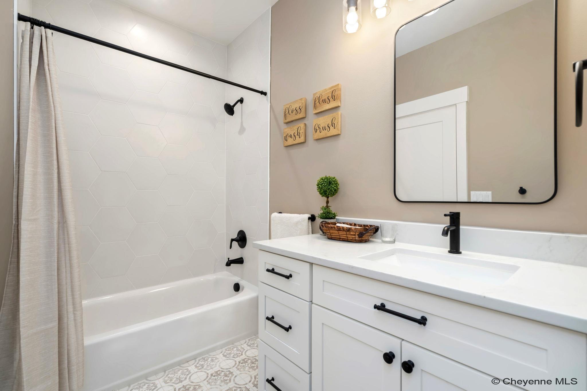 Cheyenne, Wyoming, 82009, United States, 6 Bedrooms Bedrooms, ,5 BathroomsBathrooms,Residential,Active,1952297