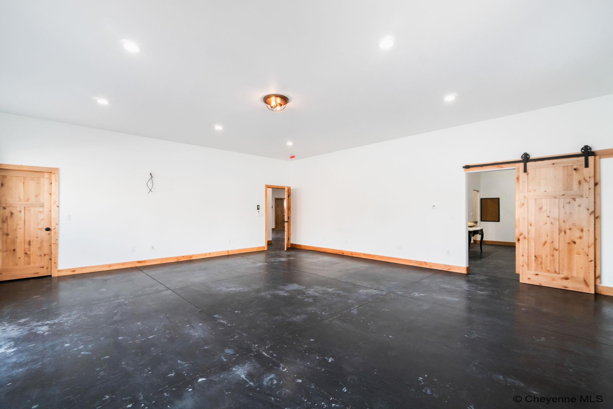 Cheyenne, Wyoming, 82009, United States, 5 Bedrooms Bedrooms, ,6 BathroomsBathrooms,Residential,Active,1799325