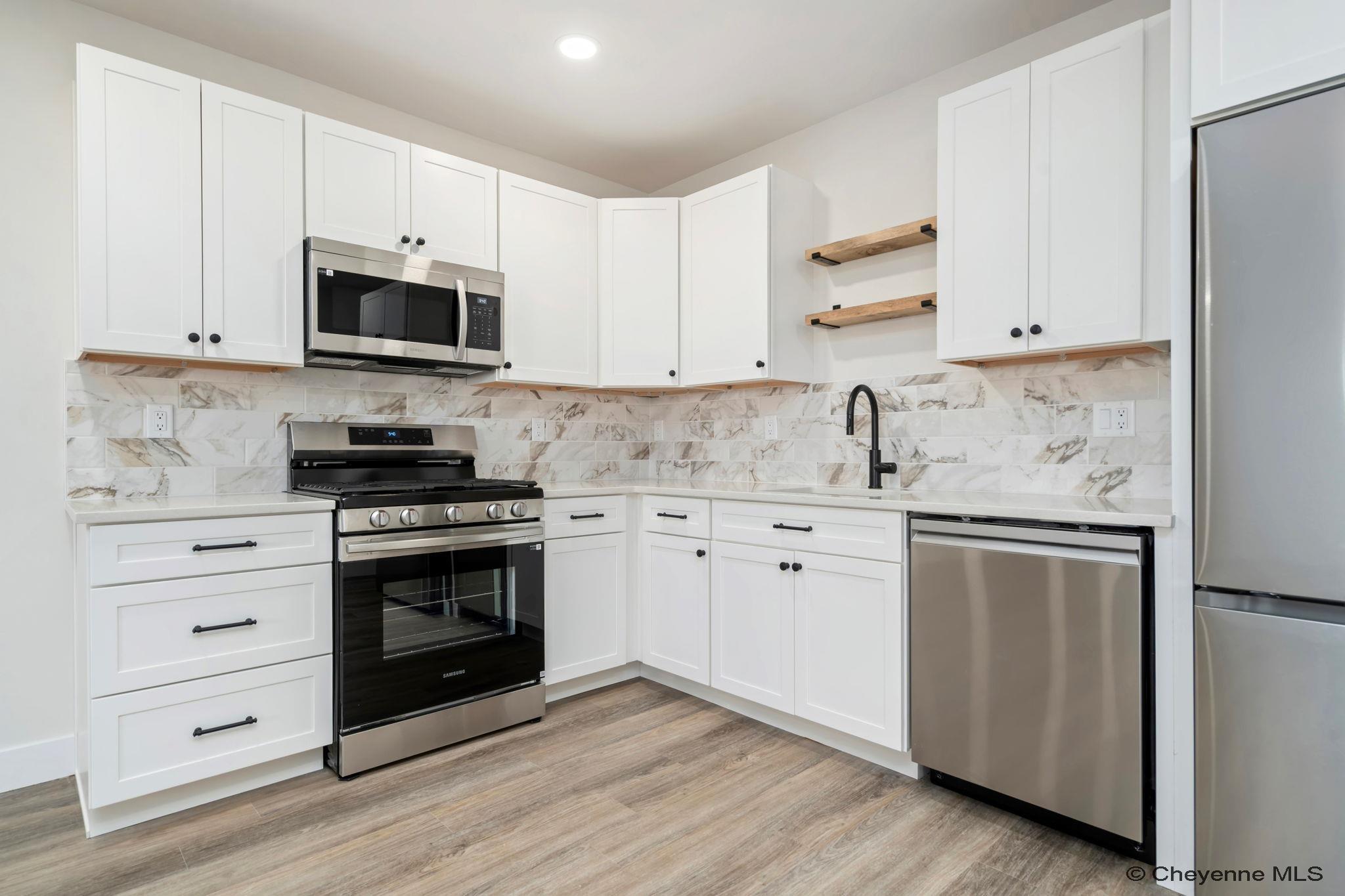 Cheyenne, Wyoming, 82009, United States, 6 Bedrooms Bedrooms, ,5 BathroomsBathrooms,Residential,Active,1952297