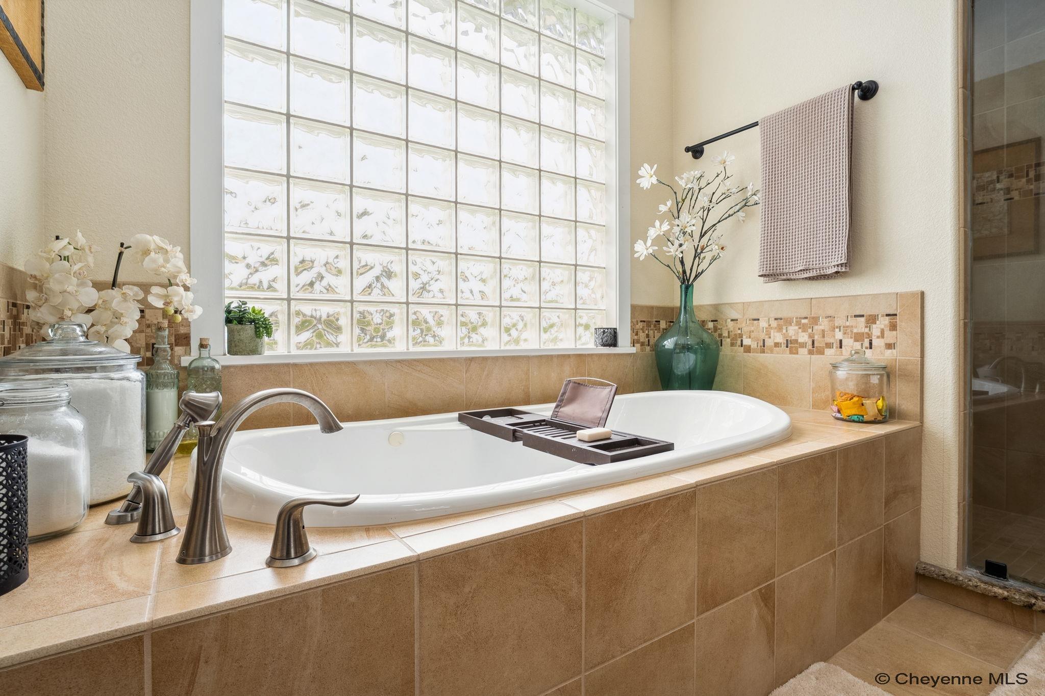 Cheyenne, Wyoming, 82009, United States, ,5 BathroomsBathrooms,Residential,Active,1820343