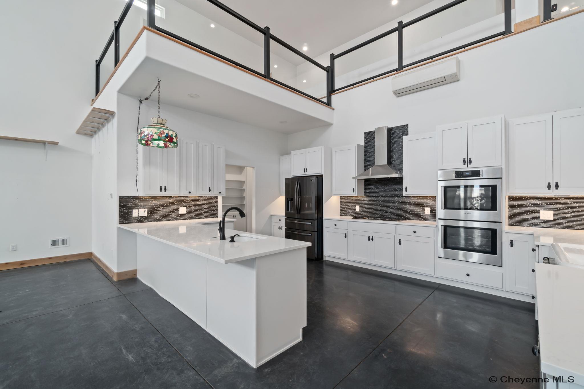 Cheyenne, Wyoming, 82009, United States, 5 Bedrooms Bedrooms, ,6 BathroomsBathrooms,Residential,Active,1799325