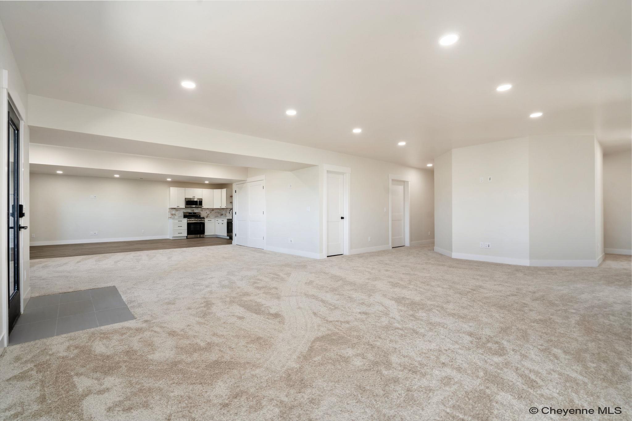 Cheyenne, Wyoming, 82009, United States, 6 Bedrooms Bedrooms, ,5 BathroomsBathrooms,Residential,Active,1952297