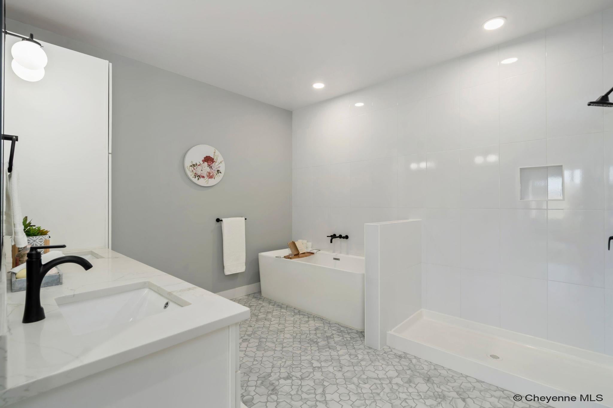 Cheyenne, Wyoming, 82009, United States, 6 Bedrooms Bedrooms, ,5 BathroomsBathrooms,Residential,Active,1952297