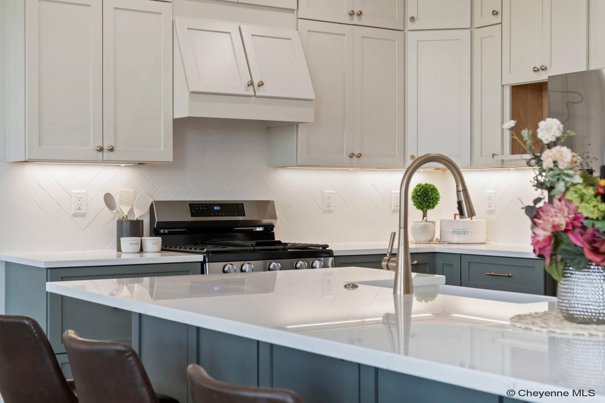 Cheyenne, Wyoming, 82009, United States, 6 Bedrooms Bedrooms, ,5 BathroomsBathrooms,Residential,Active,1952297