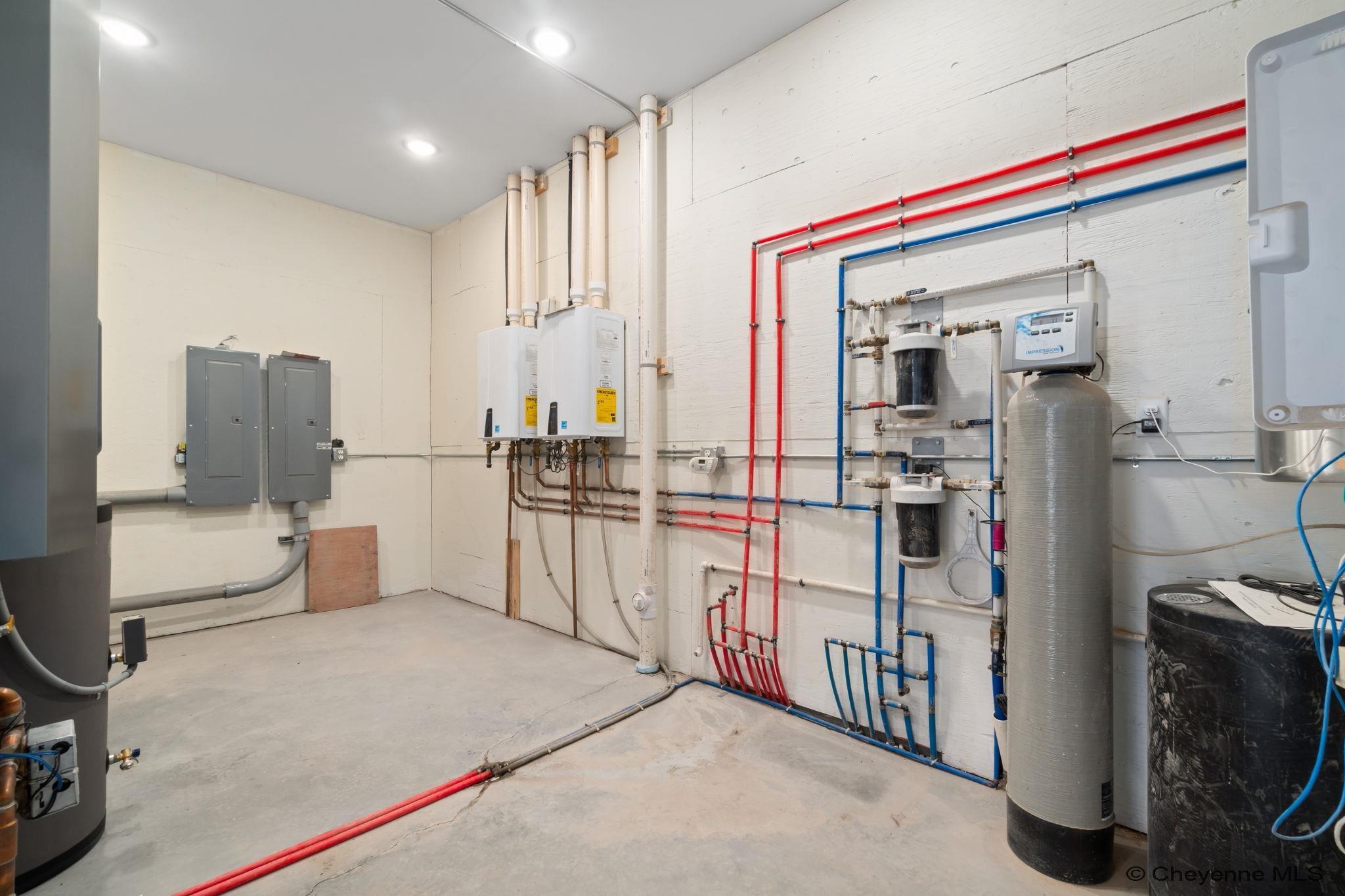 Cheyenne, Wyoming, 82009, United States, 5 Bedrooms Bedrooms, ,6 BathroomsBathrooms,Residential,Active,1799325