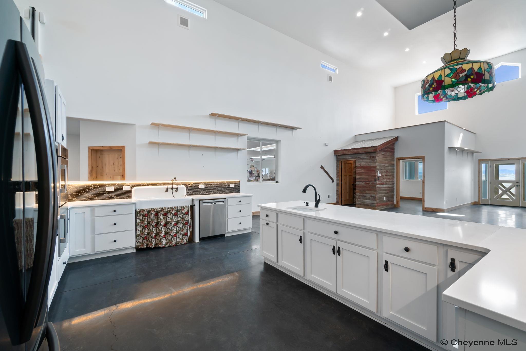 Cheyenne, Wyoming, 82009, United States, 5 Bedrooms Bedrooms, ,6 BathroomsBathrooms,Residential,Active,1799325