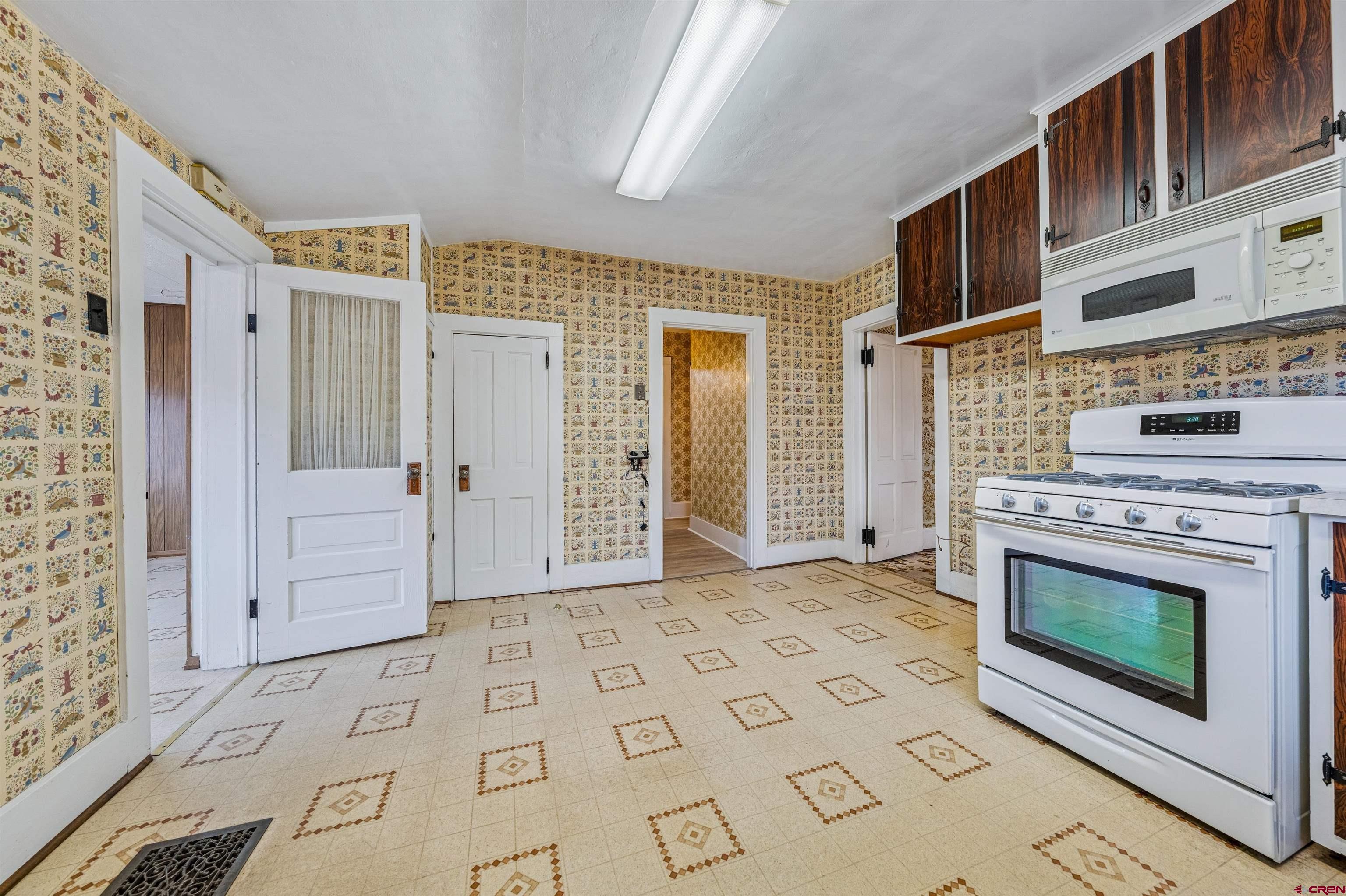 Durango, Colorado, 81301, United States, 4 Bedrooms Bedrooms, ,2 BathroomsBathrooms,Residential,Active,1993608