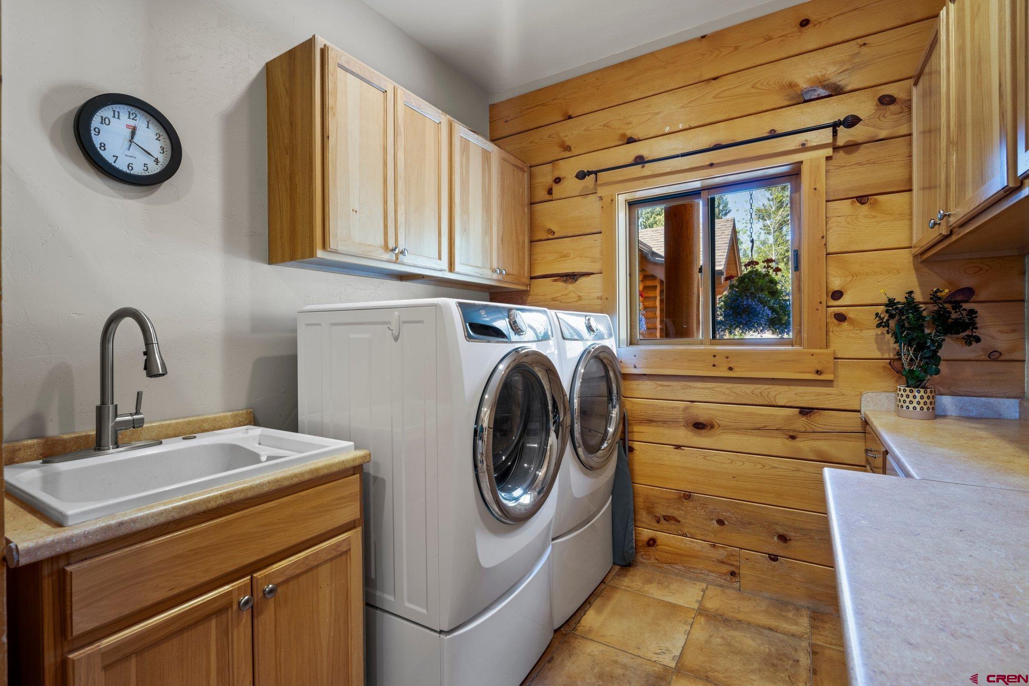 Durango, Colorado, 81301, United States, ,5 BathroomsBathrooms,Residential,Active,1824545