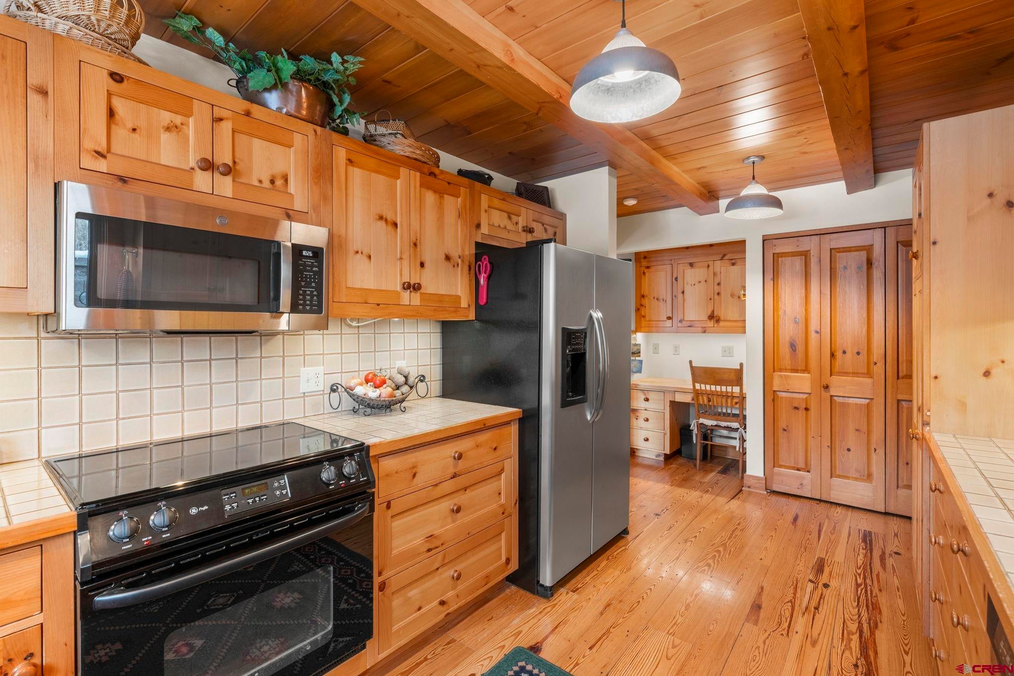 Durango, Colorado, 81301, United States, 4 Bedrooms Bedrooms, ,4 BathroomsBathrooms,Residential,Active,2010191