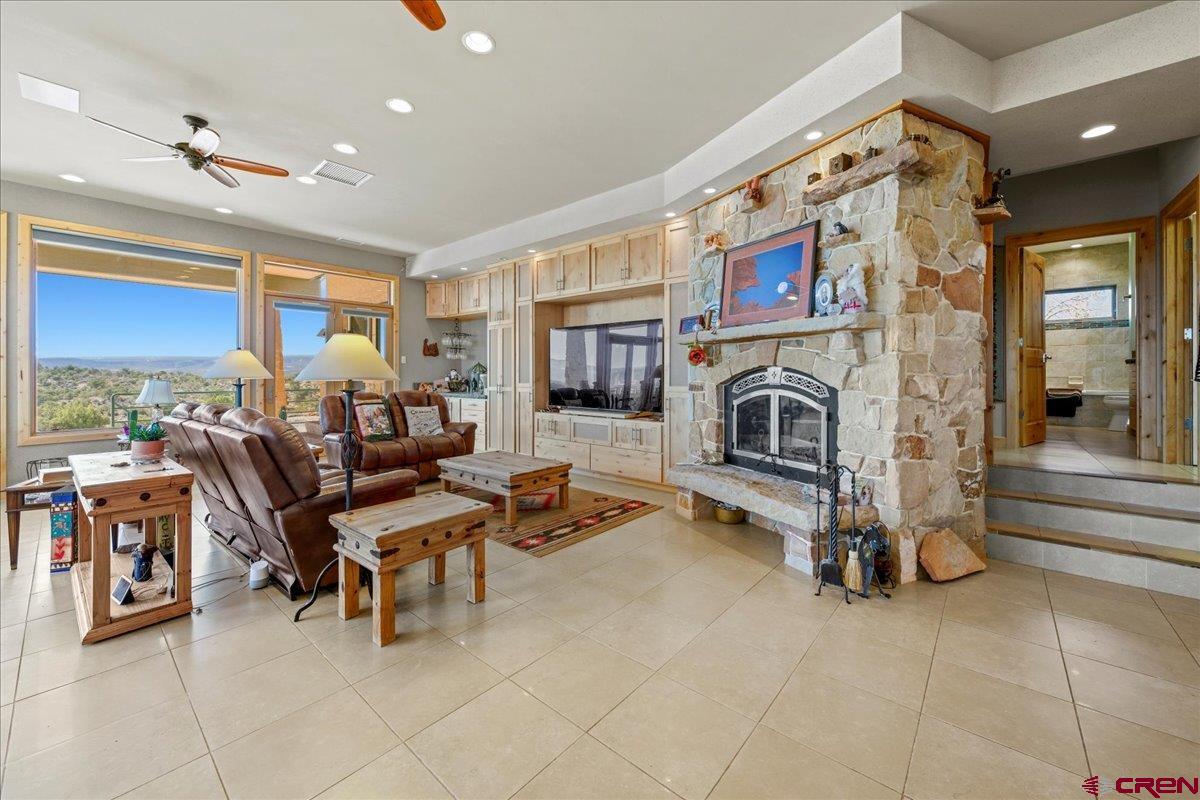 Montrose, Colorado, 81403, United States, 3 Bedrooms Bedrooms, ,4 BathroomsBathrooms,Residential,Active,1734051