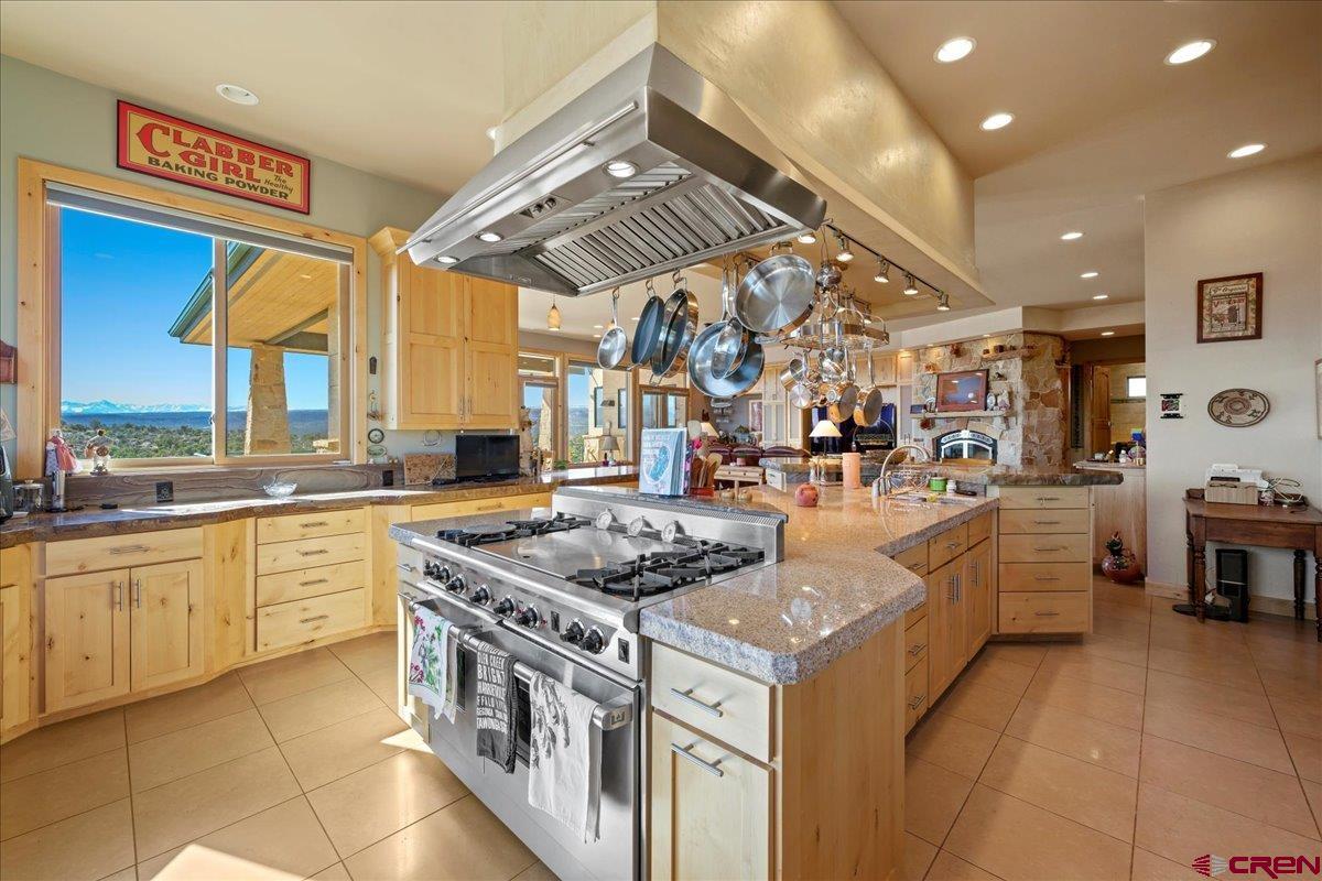 Montrose, Colorado, 81403, United States, 3 Bedrooms Bedrooms, ,4 BathroomsBathrooms,Residential,Active,1734051