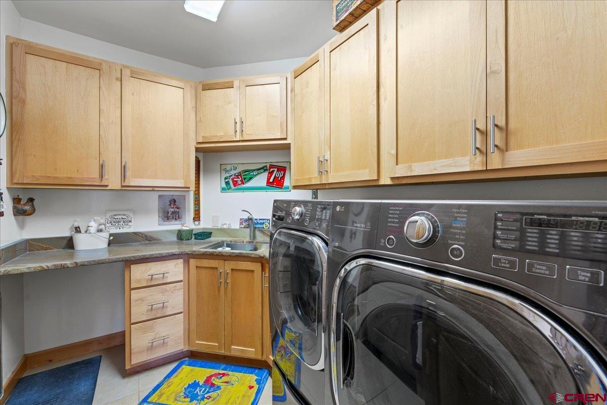 Montrose, Colorado, 81403, United States, 3 Bedrooms Bedrooms, ,4 BathroomsBathrooms,Residential,Active,1734051