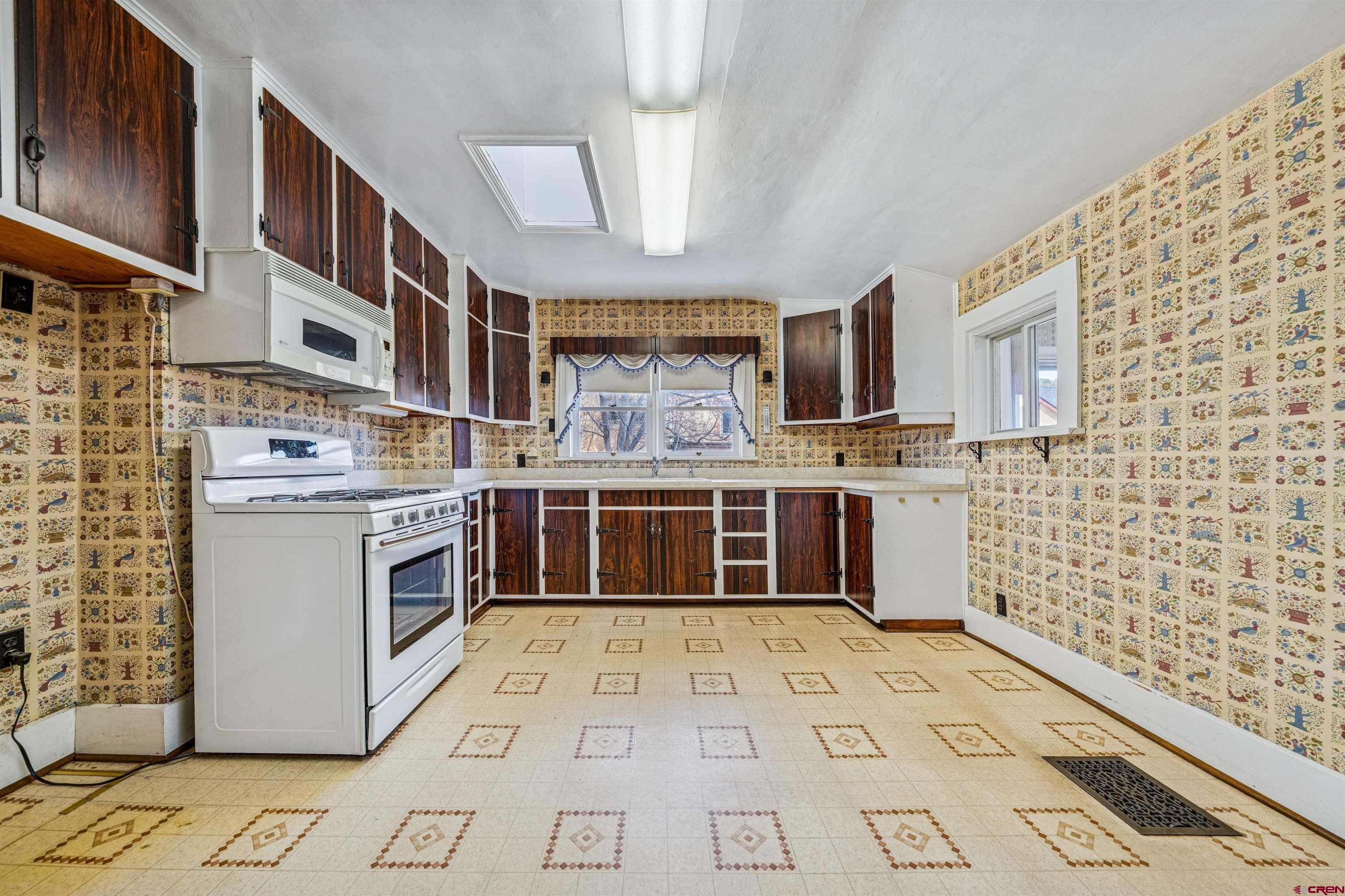 Durango, Colorado, 81301, United States, 4 Bedrooms Bedrooms, ,2 BathroomsBathrooms,Residential,Active,1993608