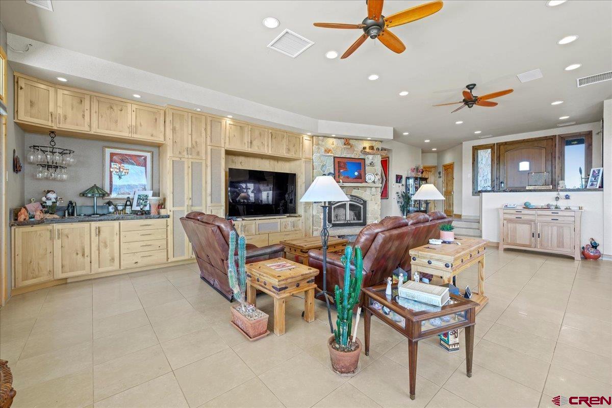 Montrose, Colorado, 81403, United States, 3 Bedrooms Bedrooms, ,4 BathroomsBathrooms,Residential,Active,1734051