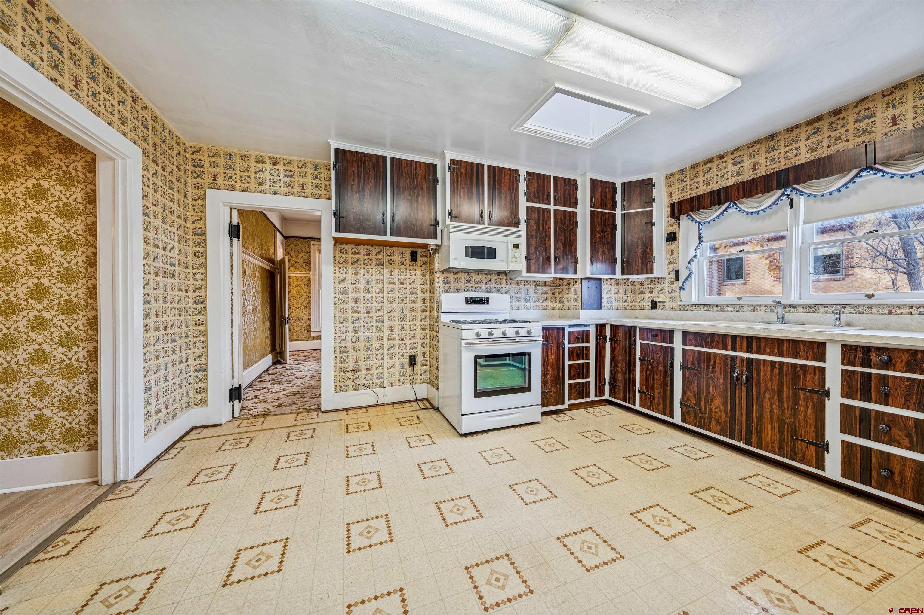 Durango, Colorado, 81301, United States, 4 Bedrooms Bedrooms, ,2 BathroomsBathrooms,Residential,Active,1993608