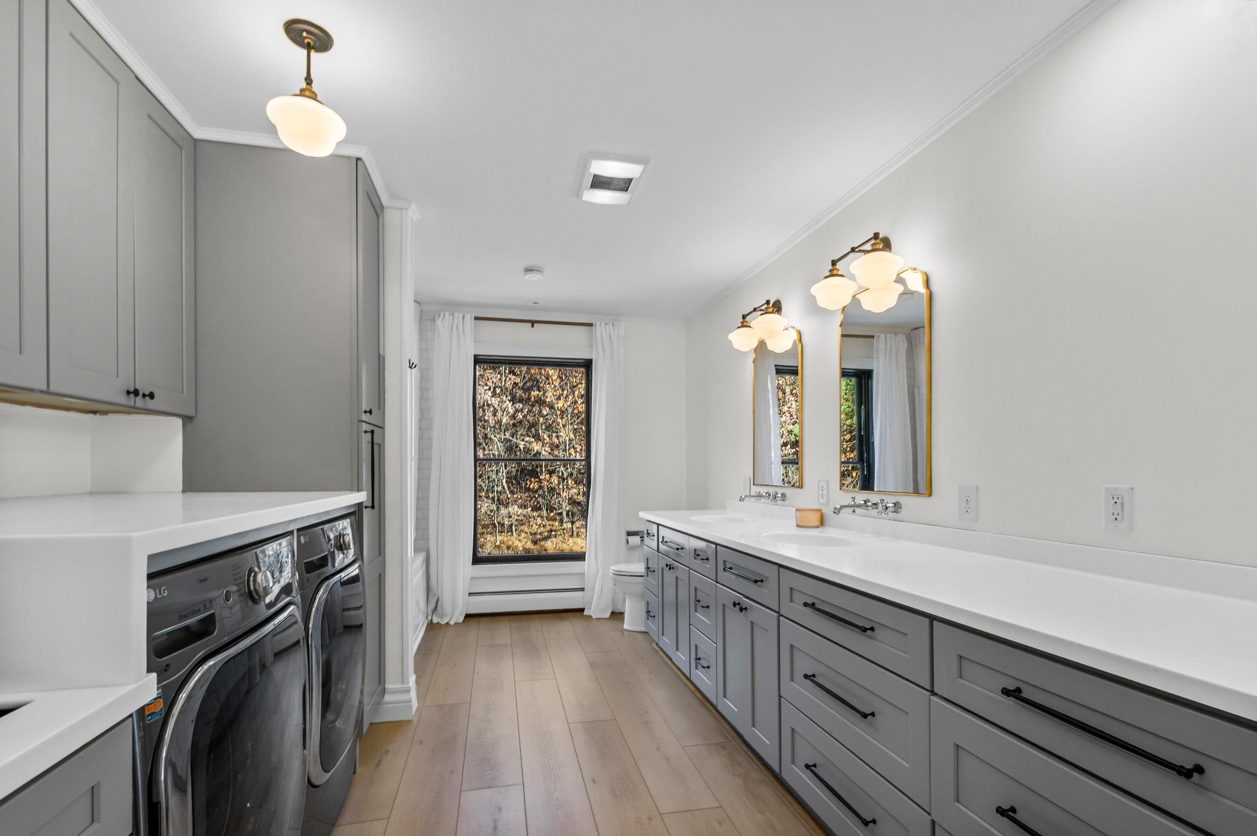 Plainfield, Wisconsin, 54966, United States, 6 Bedrooms Bedrooms, ,5 BathroomsBathrooms,Residential,Active,1995293