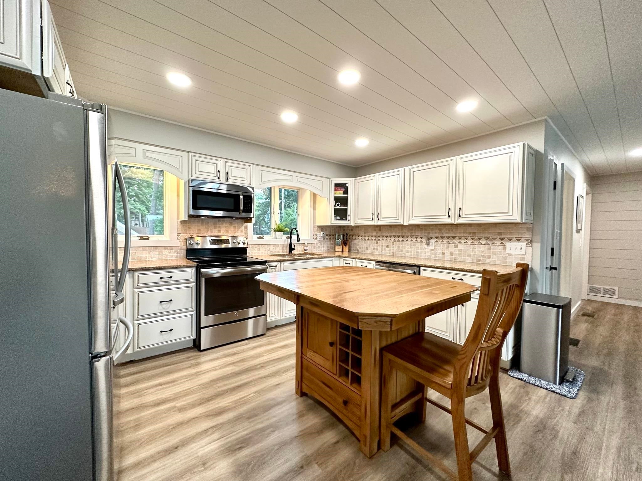 Waupaca, Wisconsin, 54981, United States, 3 Bedrooms Bedrooms, ,2 BathroomsBathrooms,Residential,Active,1929423