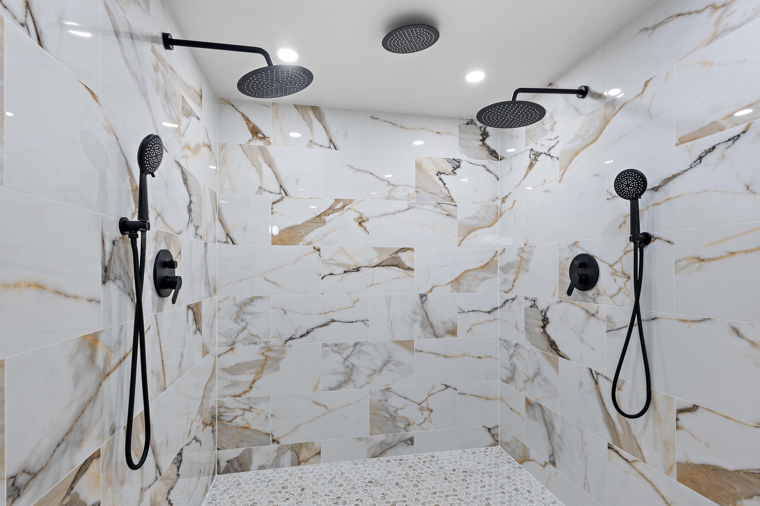 Plainfield, Wisconsin, 54966, United States, 6 Bedrooms Bedrooms, ,5 BathroomsBathrooms,Residential,Active,1995293