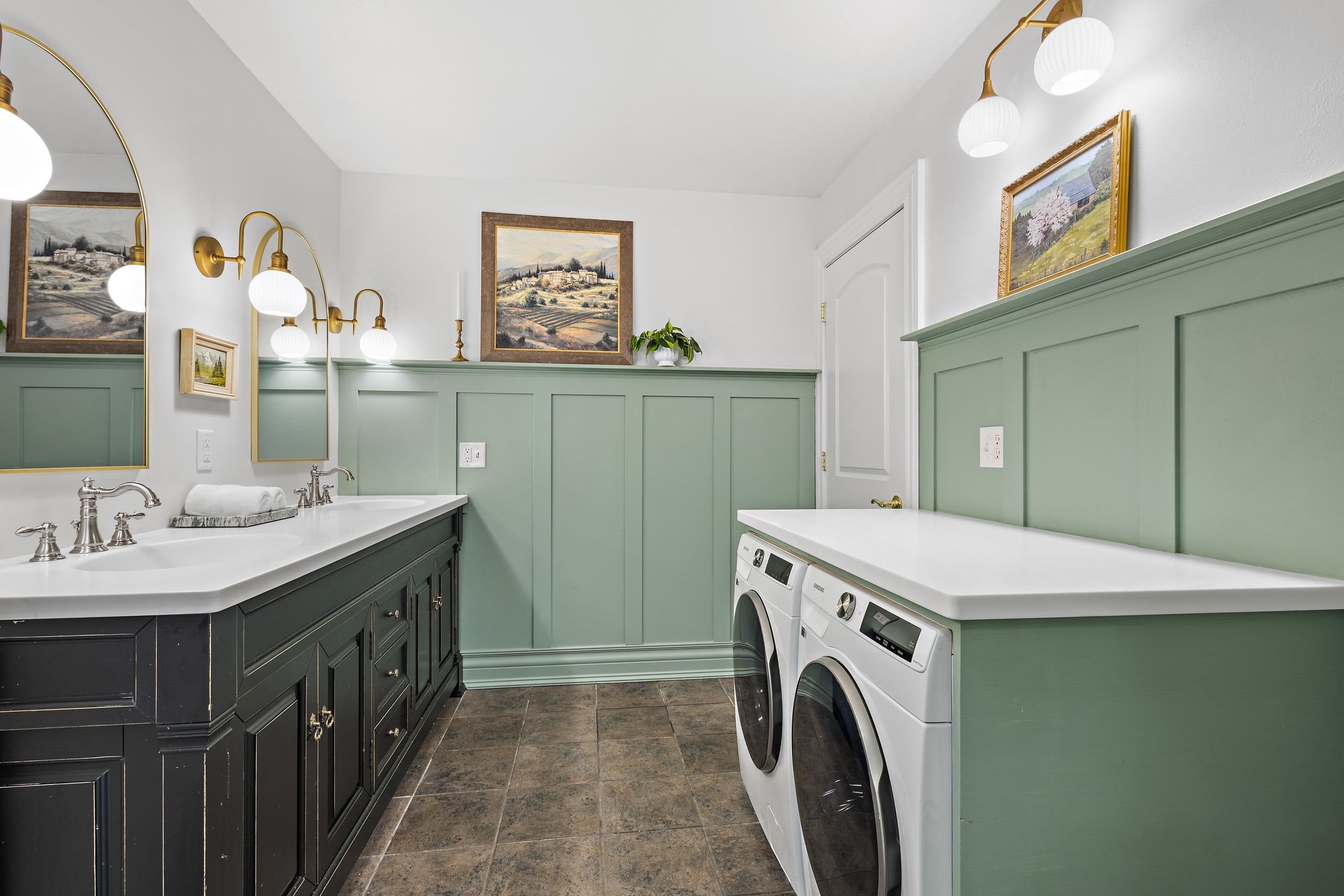 Plainfield, Wisconsin, 54966, United States, 6 Bedrooms Bedrooms, ,5 BathroomsBathrooms,Residential,Active,1995293