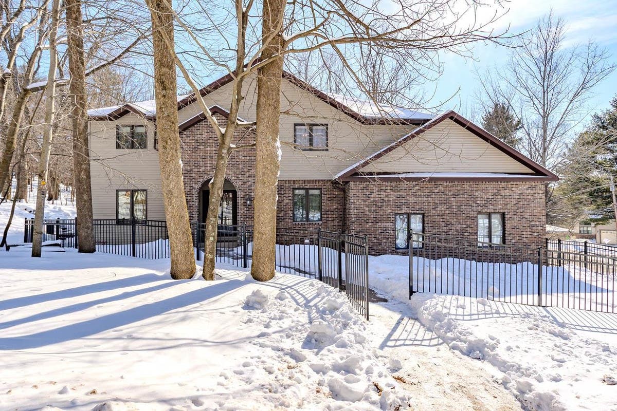 1401 WOODLAND RIDGE Rd