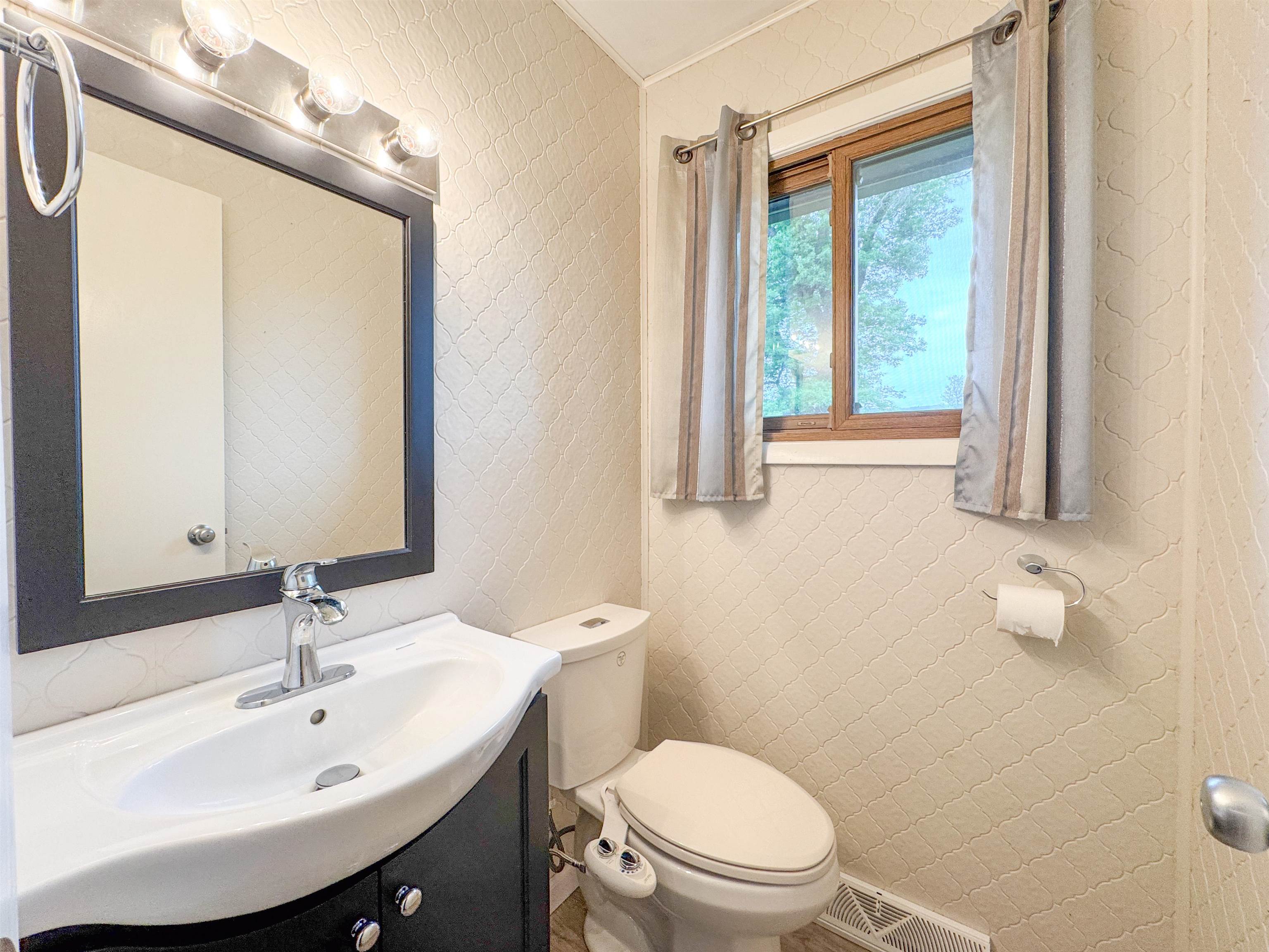 Wausau, Wisconsin, 54401, United States, ,2 BathroomsBathrooms,Residential,Active,1849212
