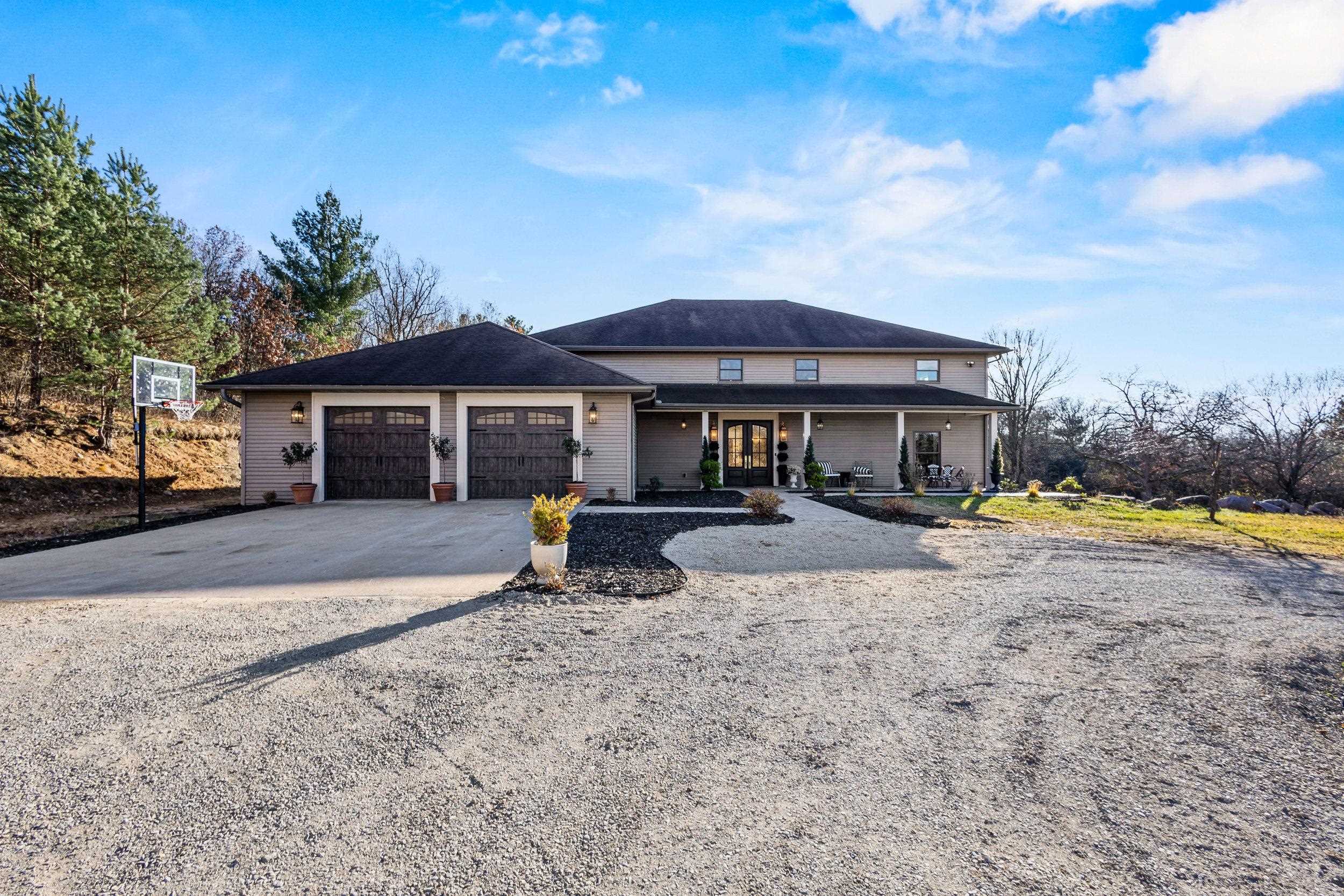 Plainfield, Wisconsin, 54966, United States, 6 Bedrooms Bedrooms, ,5 BathroomsBathrooms,Residential,Active,1995293