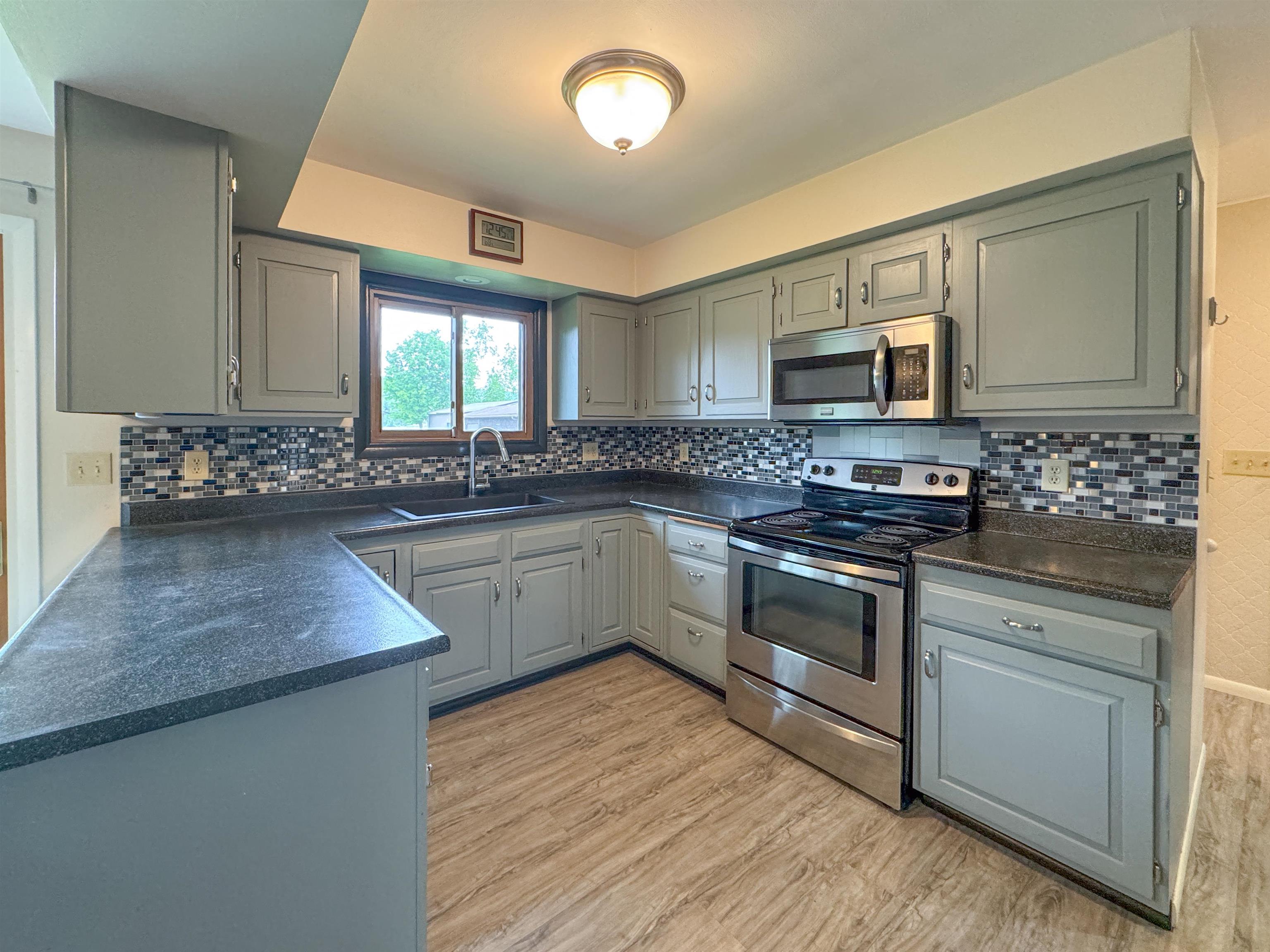 Wausau, Wisconsin, 54401, United States, ,2 BathroomsBathrooms,Residential,Active,1849212