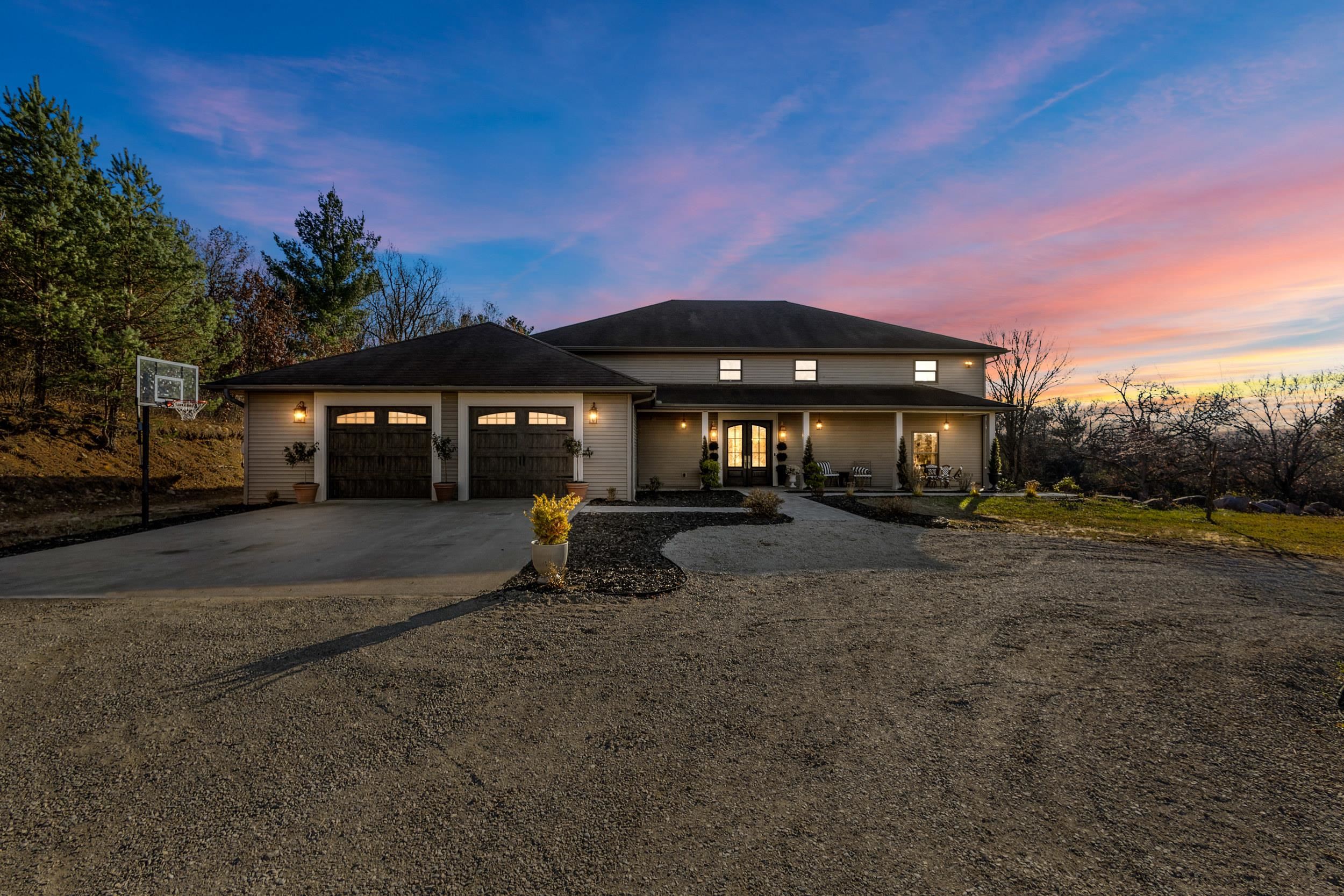 Plainfield, Wisconsin, 54966, United States, 6 Bedrooms Bedrooms, ,5 BathroomsBathrooms,Residential,Active,1995293