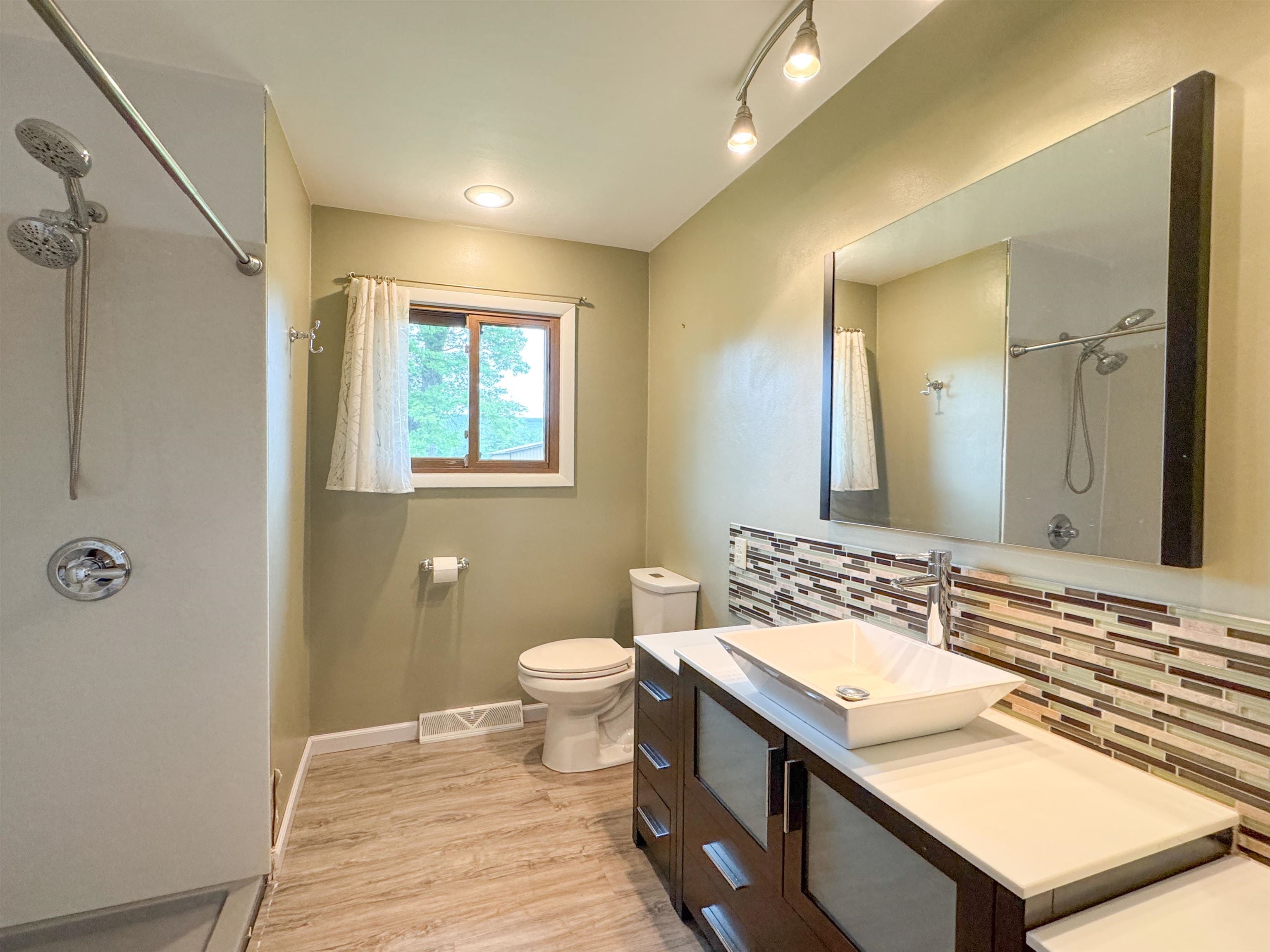 Wausau, Wisconsin, 54401, United States, ,2 BathroomsBathrooms,Residential,Active,1849212