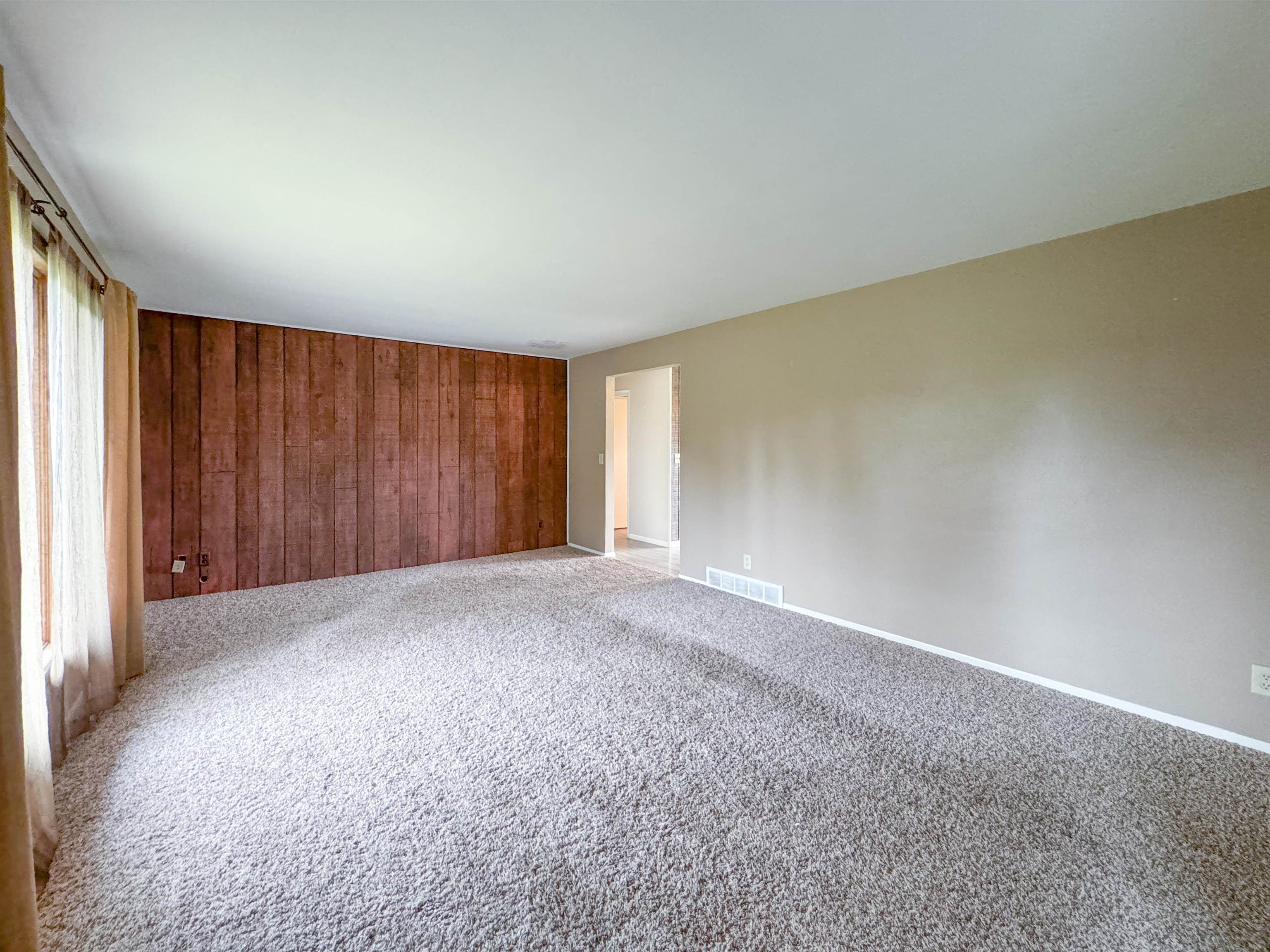Wausau, Wisconsin, 54401, United States, ,2 BathroomsBathrooms,Residential,Active,1849212