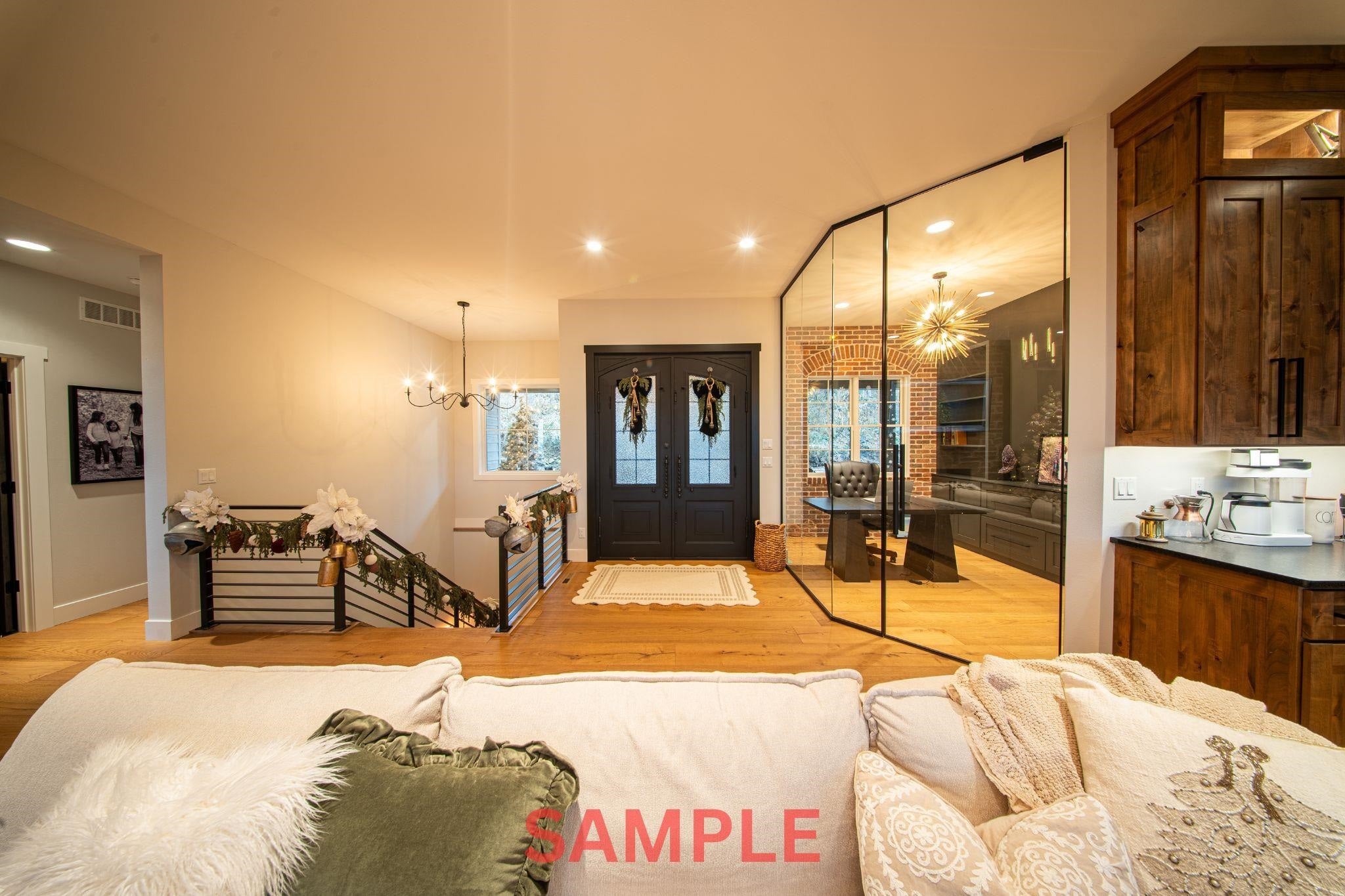 Dubuque, Iowa, 52002, United States, 5 Bedrooms Bedrooms, ,6 BathroomsBathrooms,Residential,Active,2006835