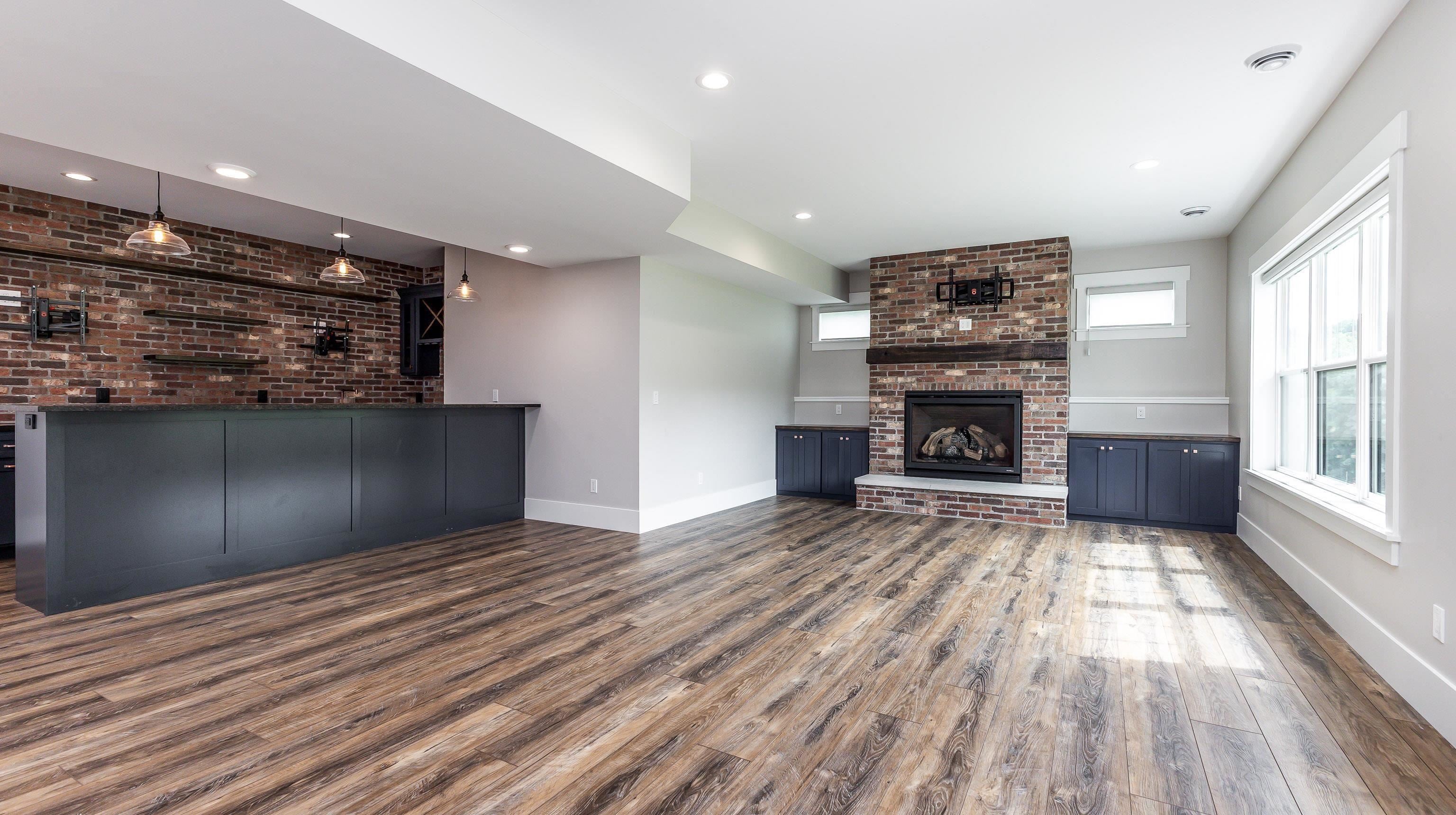 Dubuque, Iowa, 52003, United States, 4 Bedrooms Bedrooms, ,4 BathroomsBathrooms,Residential,Active,2017106