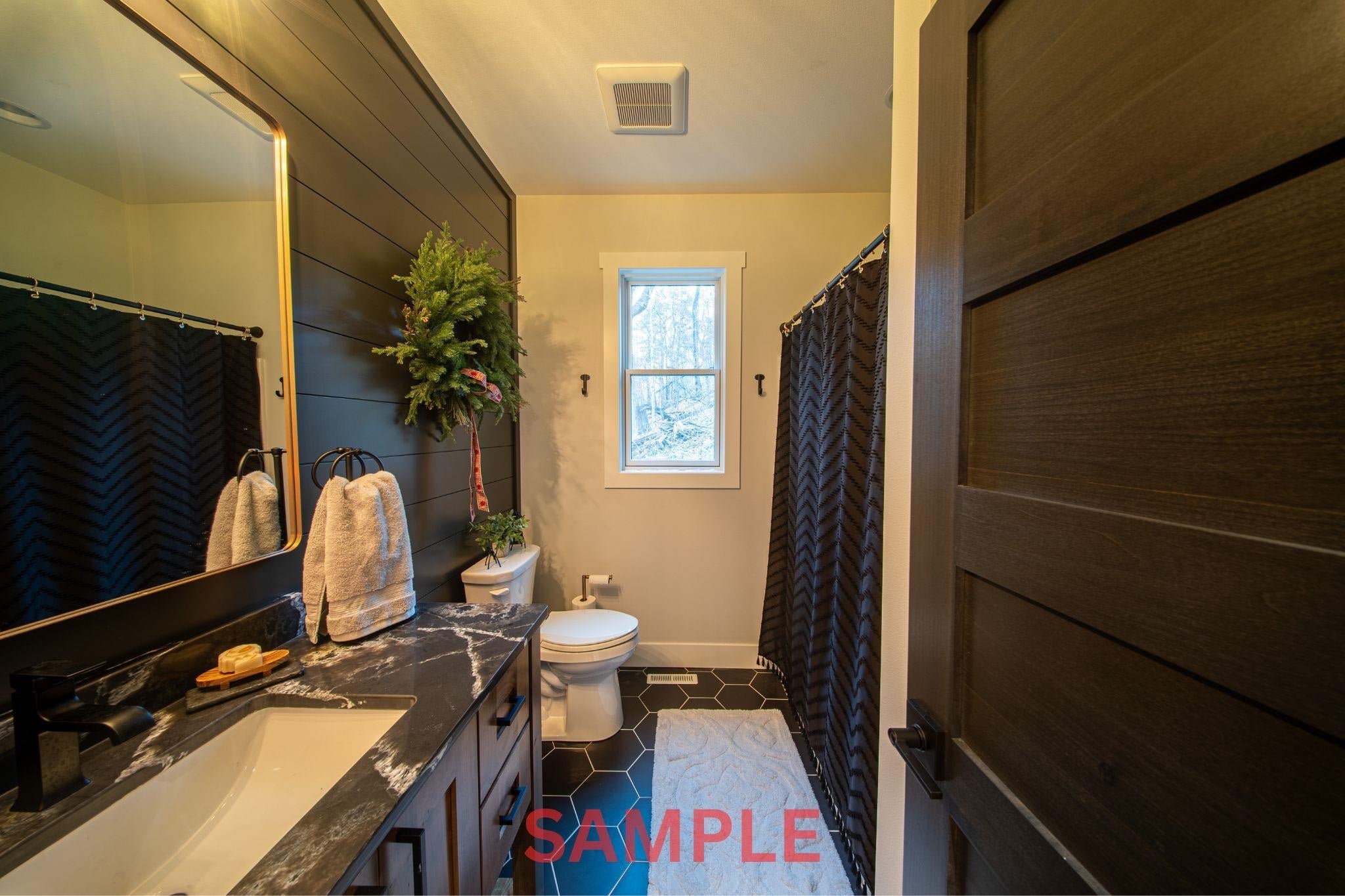 Dubuque, Iowa, 52002, United States, 5 Bedrooms Bedrooms, ,6 BathroomsBathrooms,Residential,Active,2006835