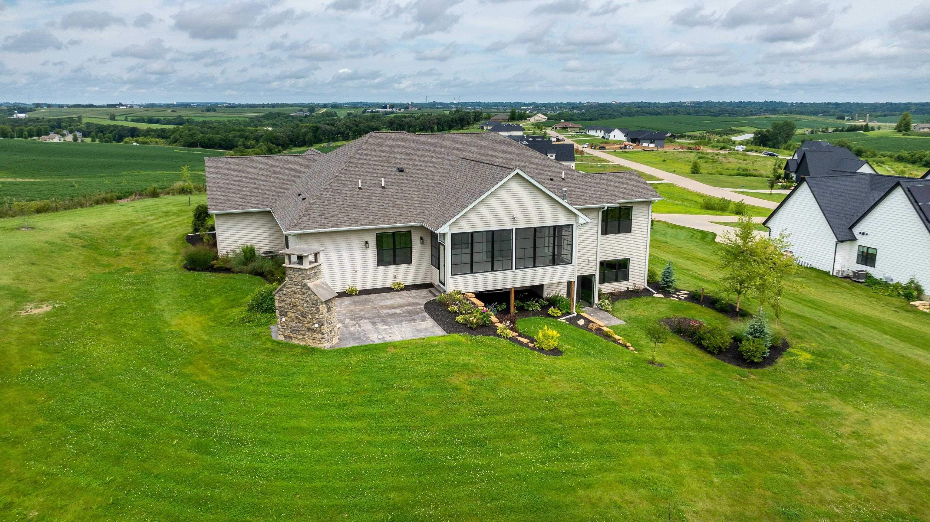 Dubuque, Iowa, 52003, United States, 4 Bedrooms Bedrooms, ,4 BathroomsBathrooms,Residential,Active,2017106