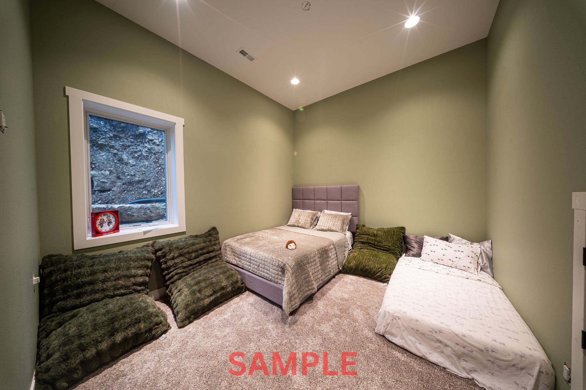 Dubuque, Iowa, 52002, United States, 5 Bedrooms Bedrooms, ,6 BathroomsBathrooms,Residential,Active,2006835