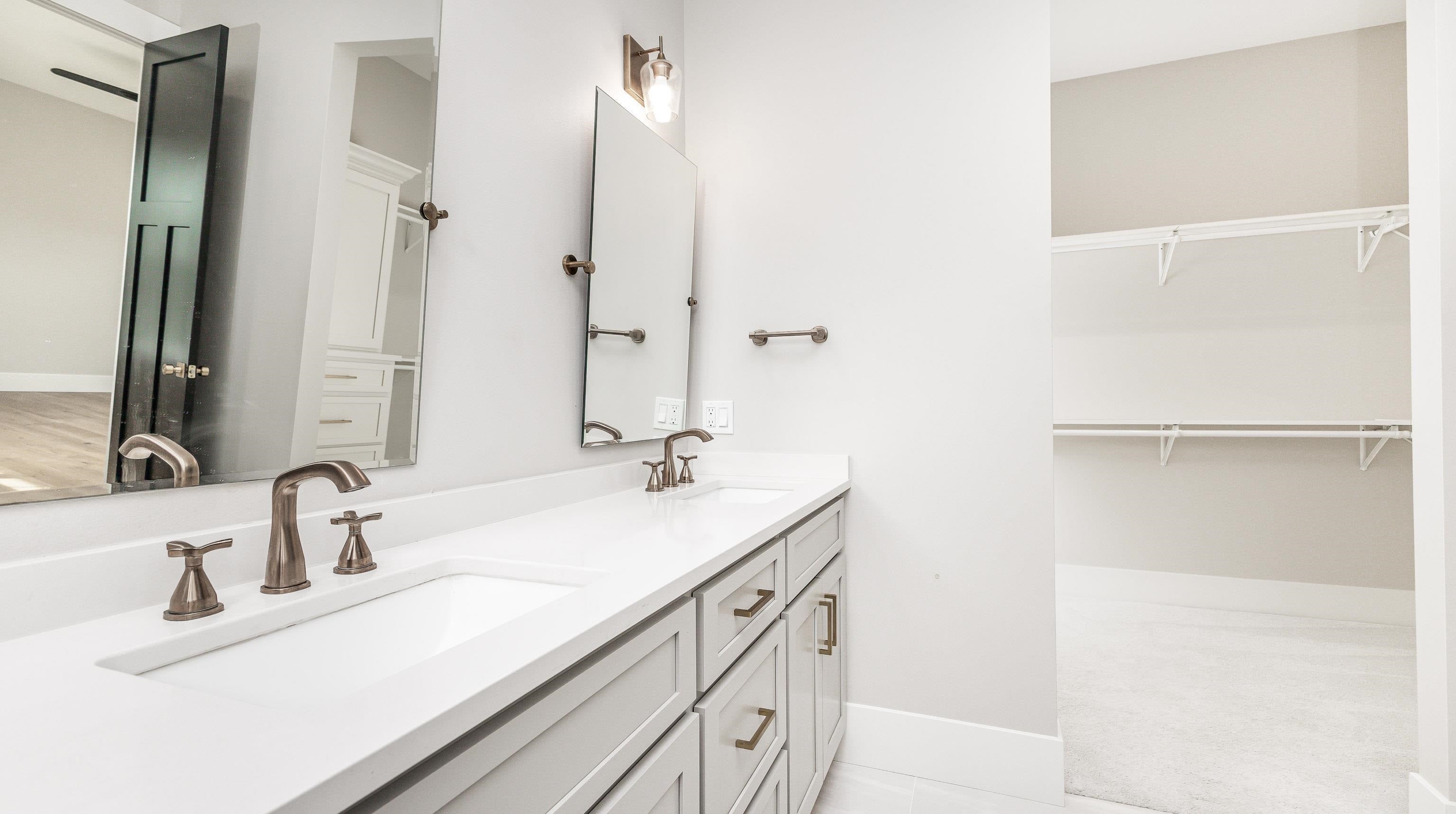 Dubuque, Iowa, 52003, United States, 4 Bedrooms Bedrooms, ,4 BathroomsBathrooms,Residential,Active,2017106