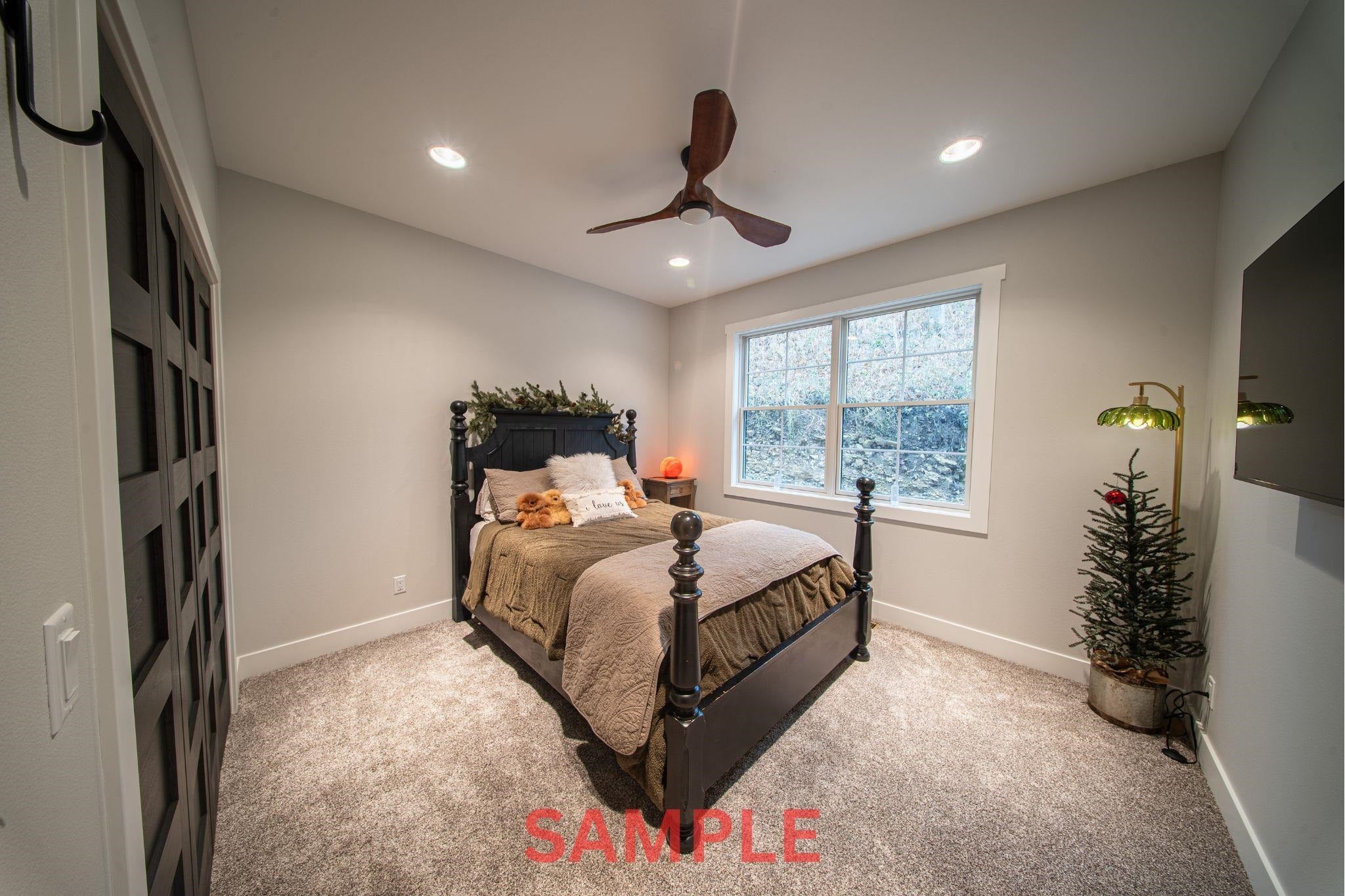 Dubuque, Iowa, 52002, United States, 5 Bedrooms Bedrooms, ,6 BathroomsBathrooms,Residential,Active,2006835