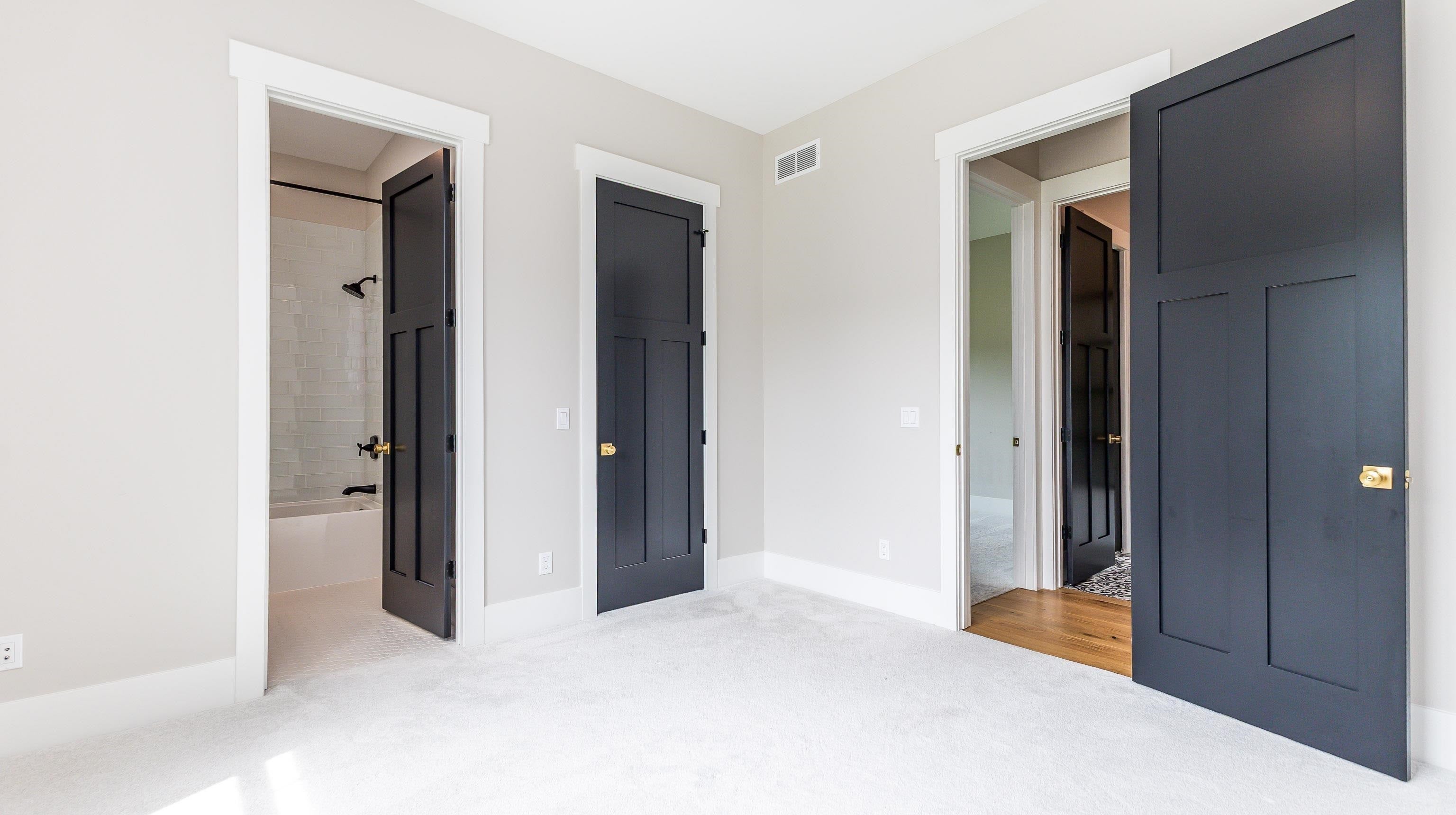 Dubuque, Iowa, 52003, United States, 4 Bedrooms Bedrooms, ,4 BathroomsBathrooms,Residential,Active,2017106