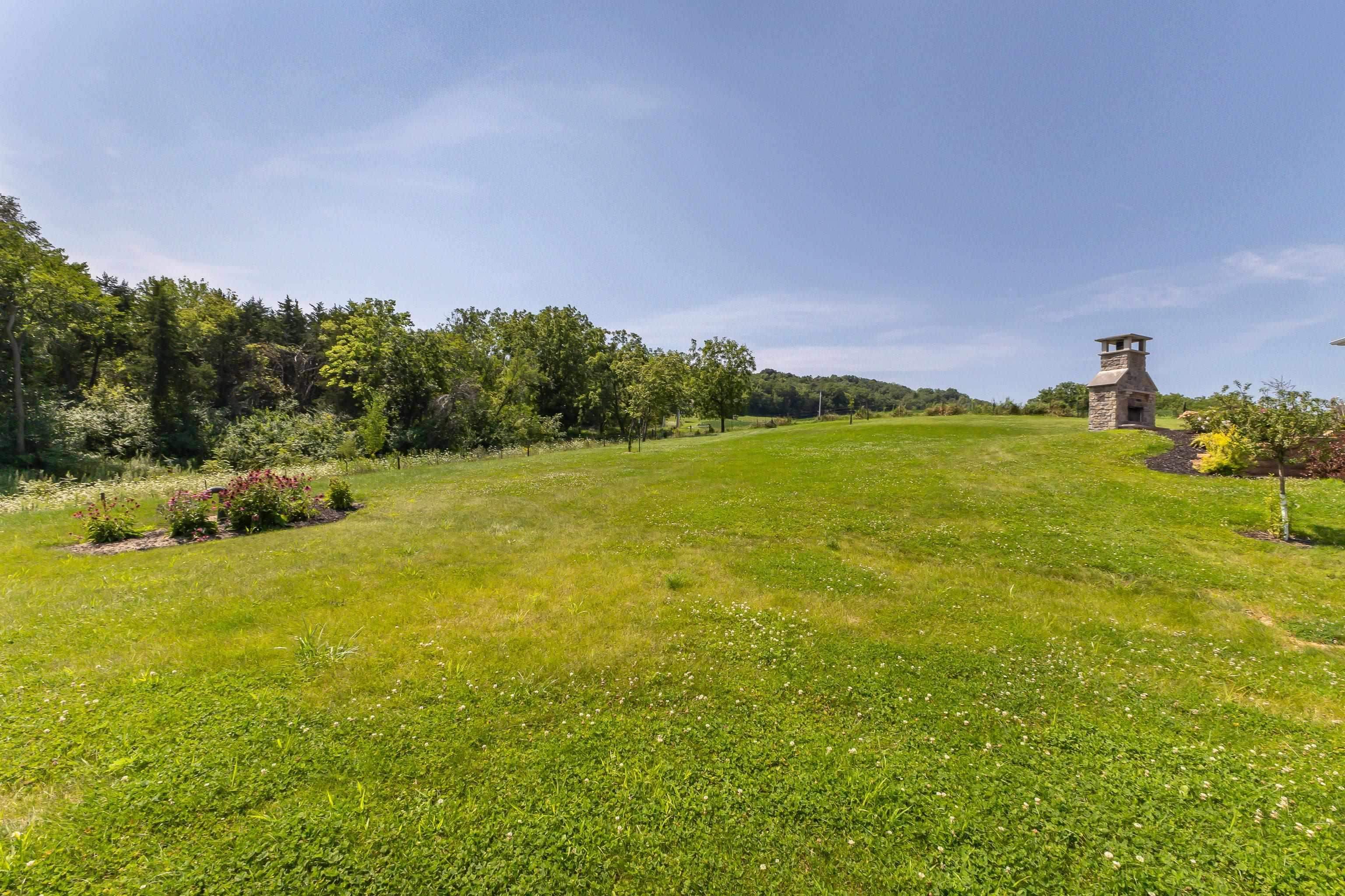 Dubuque, Iowa, 52003, United States, 4 Bedrooms Bedrooms, ,4 BathroomsBathrooms,Residential,Active,2017106