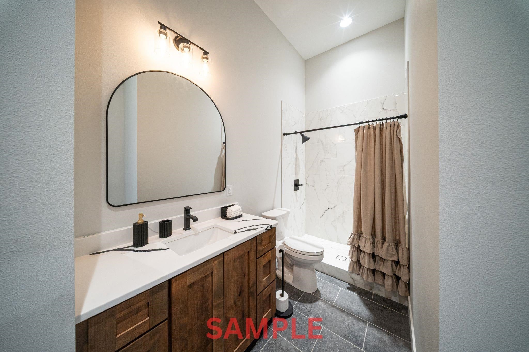 Dubuque, Iowa, 52002, United States, 5 Bedrooms Bedrooms, ,6 BathroomsBathrooms,Residential,Active,2006835