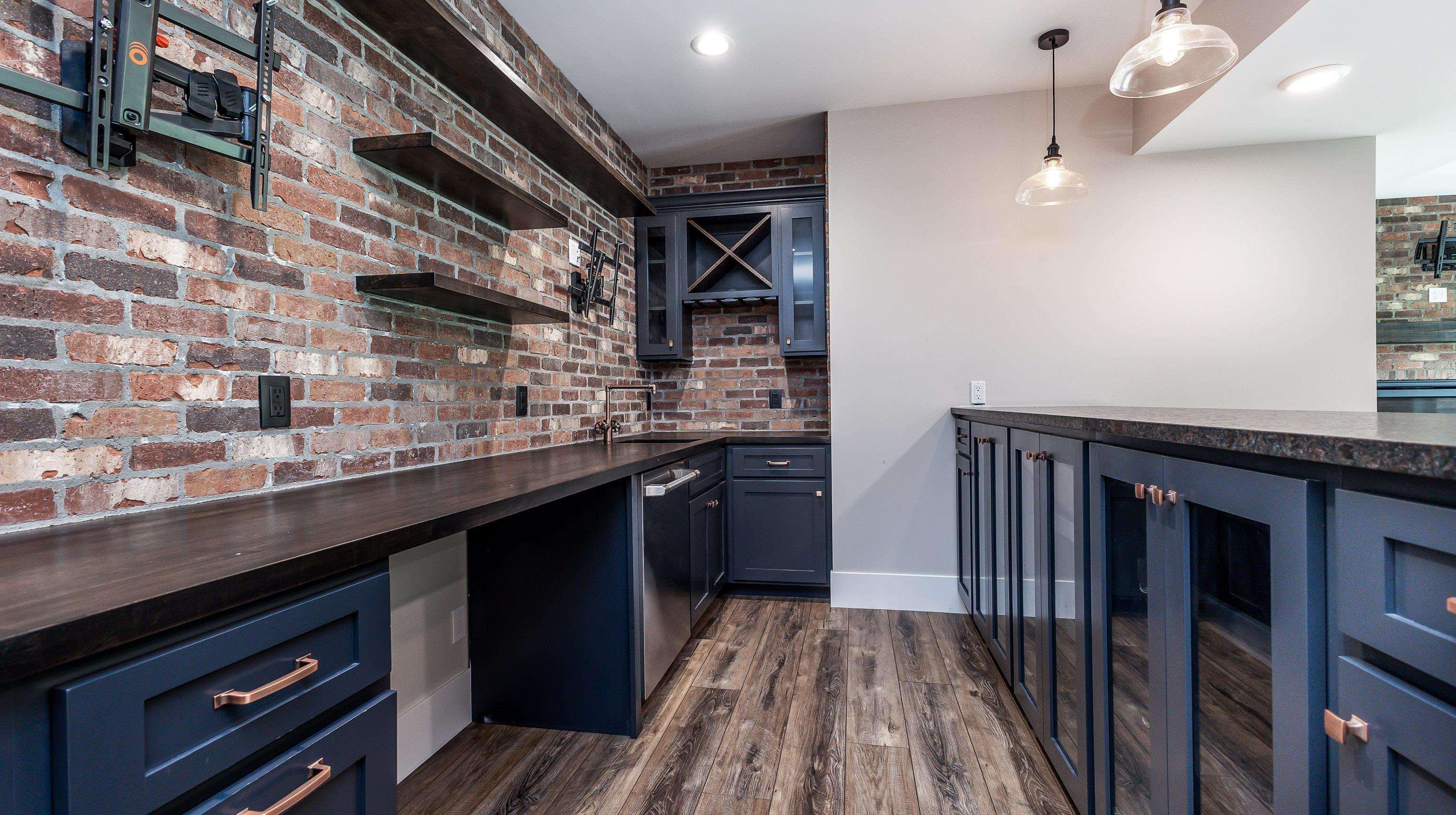 Dubuque, Iowa, 52003, United States, 4 Bedrooms Bedrooms, ,4 BathroomsBathrooms,Residential,Active,2017106