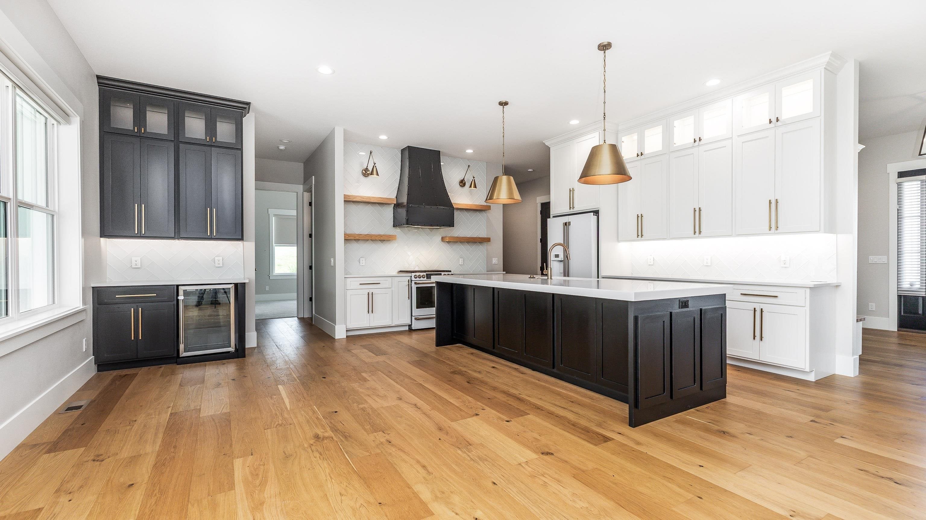 Dubuque, Iowa, 52003, United States, 4 Bedrooms Bedrooms, ,4 BathroomsBathrooms,Residential,Active,2017106