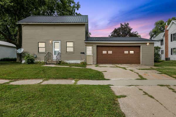 828 E HOWARD ST, MANCHESTER, IA 52057 - Image 1