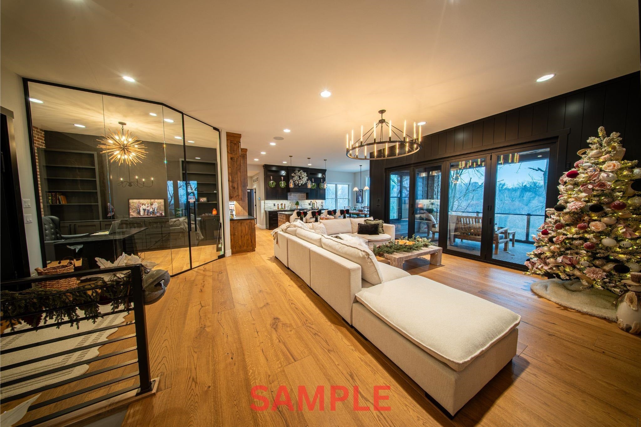 Dubuque, Iowa, 52002, United States, 5 Bedrooms Bedrooms, ,6 BathroomsBathrooms,Residential,Active,2006835