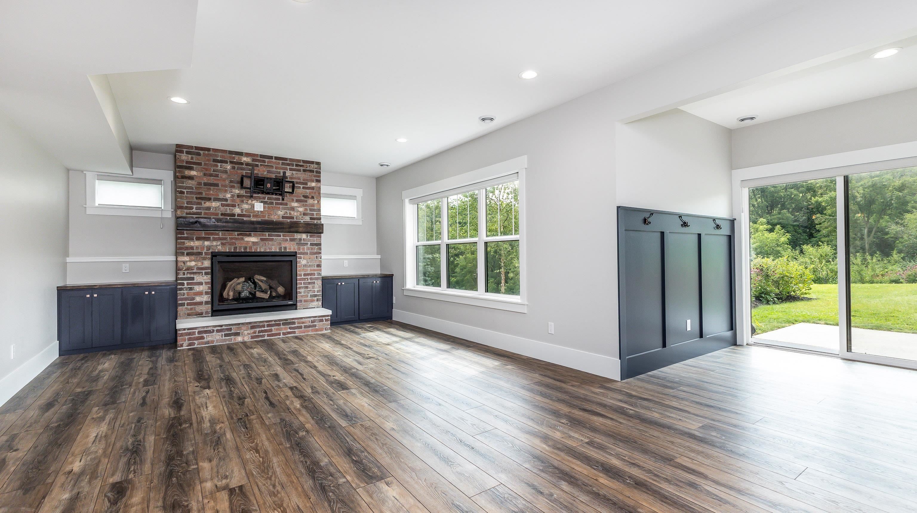 Dubuque, Iowa, 52003, United States, 4 Bedrooms Bedrooms, ,4 BathroomsBathrooms,Residential,Active,2017106