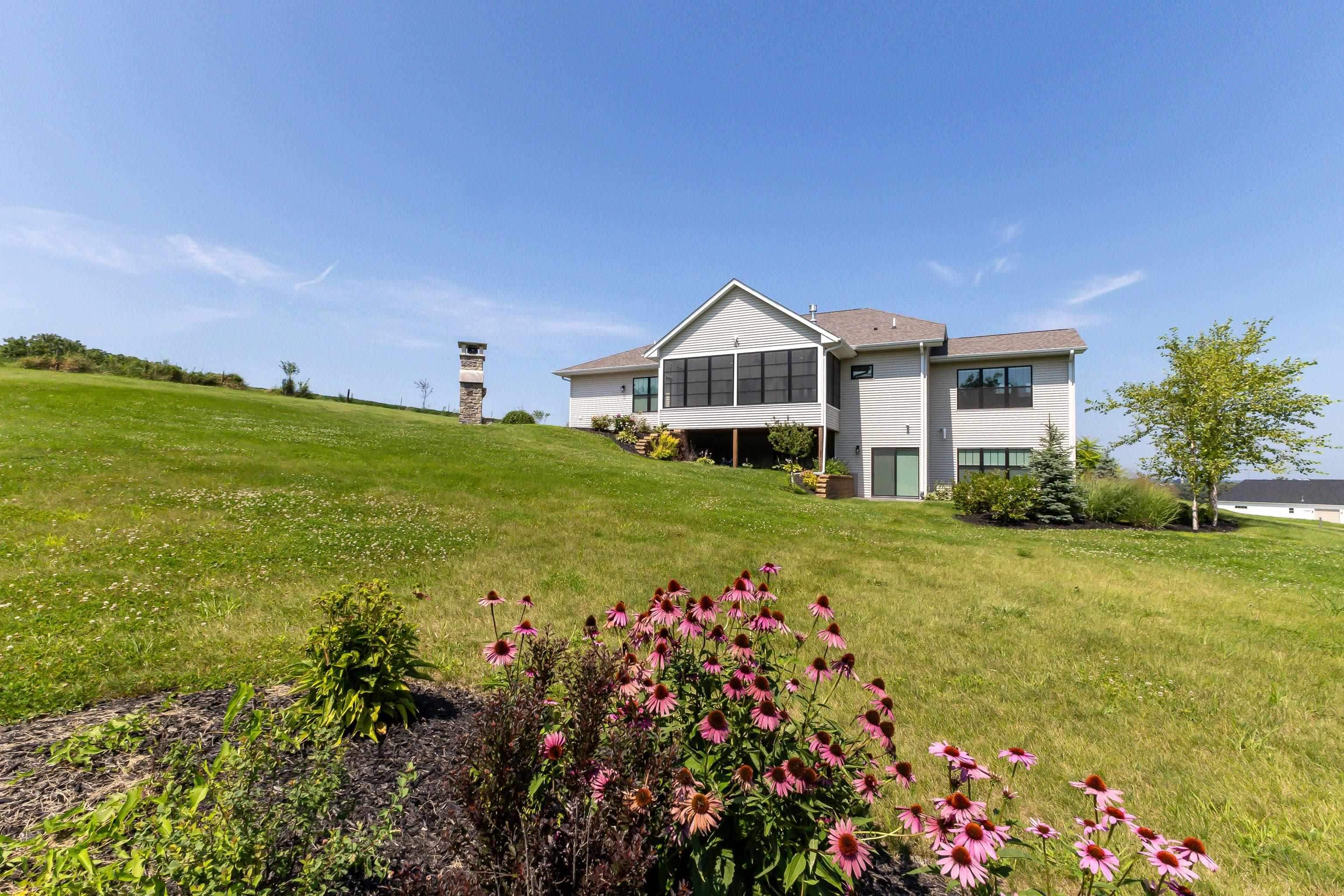 Dubuque, Iowa, 52003, United States, 4 Bedrooms Bedrooms, ,4 BathroomsBathrooms,Residential,Active,2017106