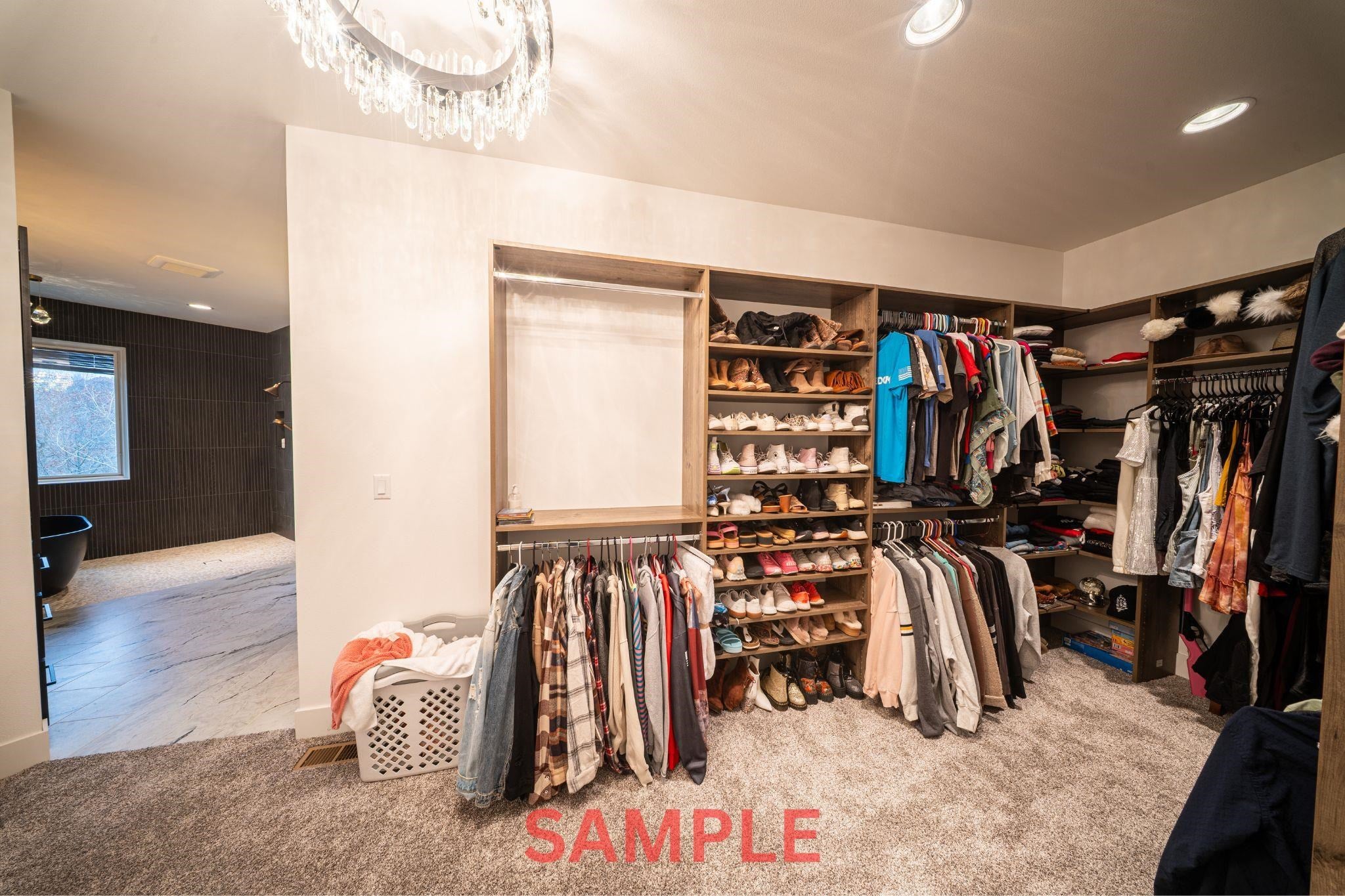 Dubuque, Iowa, 52002, United States, 5 Bedrooms Bedrooms, ,6 BathroomsBathrooms,Residential,Active,2006835